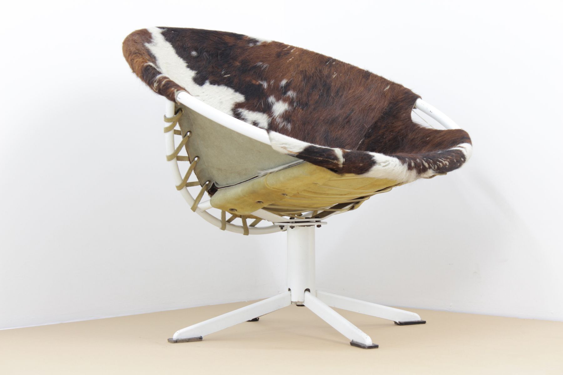 Chaise circle en cuir de vachette de Lusch Erzeugnis 1960s