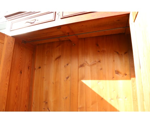 Low wardrobe with closet and drawers