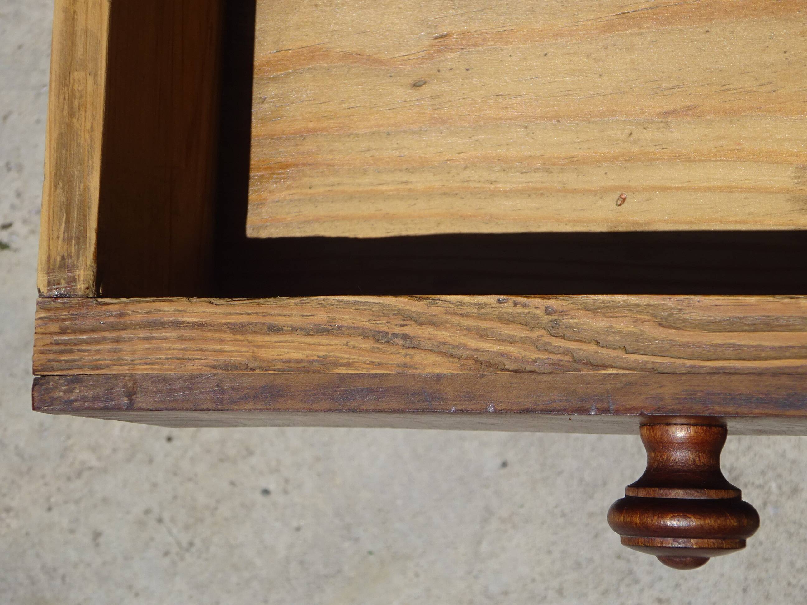 Louis Philippe bedside table in walnut and walnut burl.