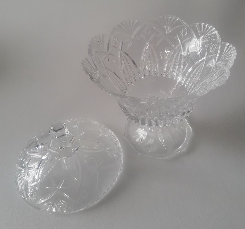 Glass or crystal standing candy maker
