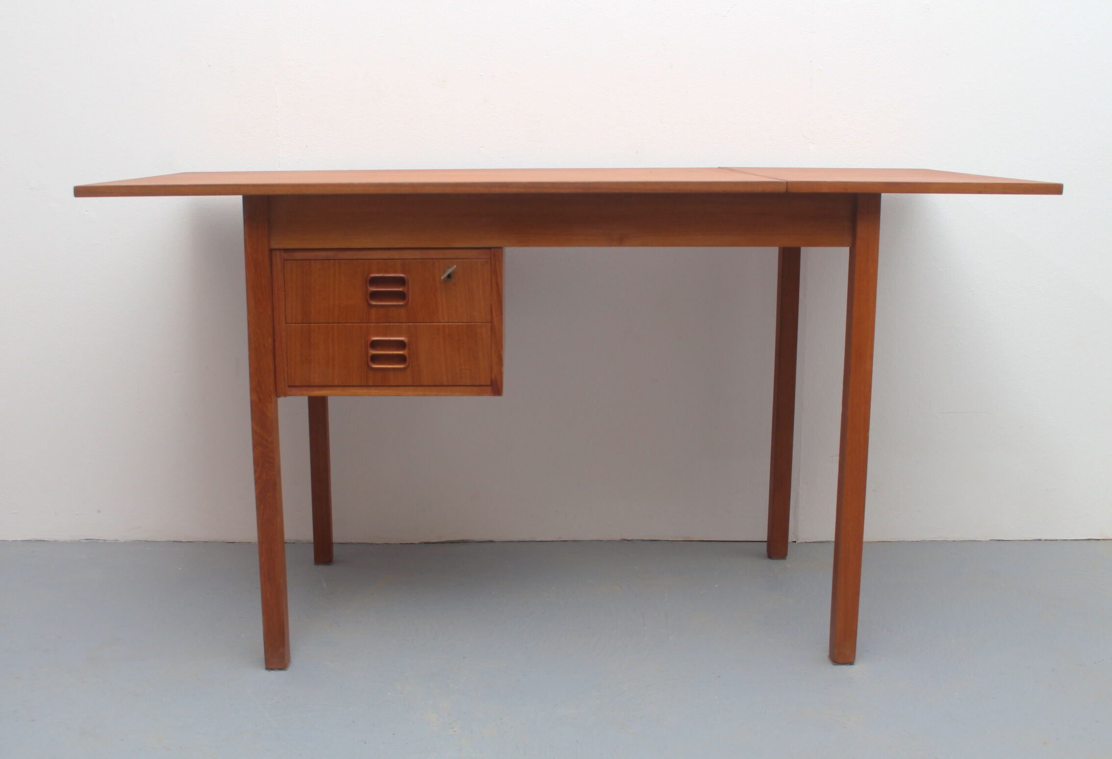 Bureau extensible des années 1960 en teck