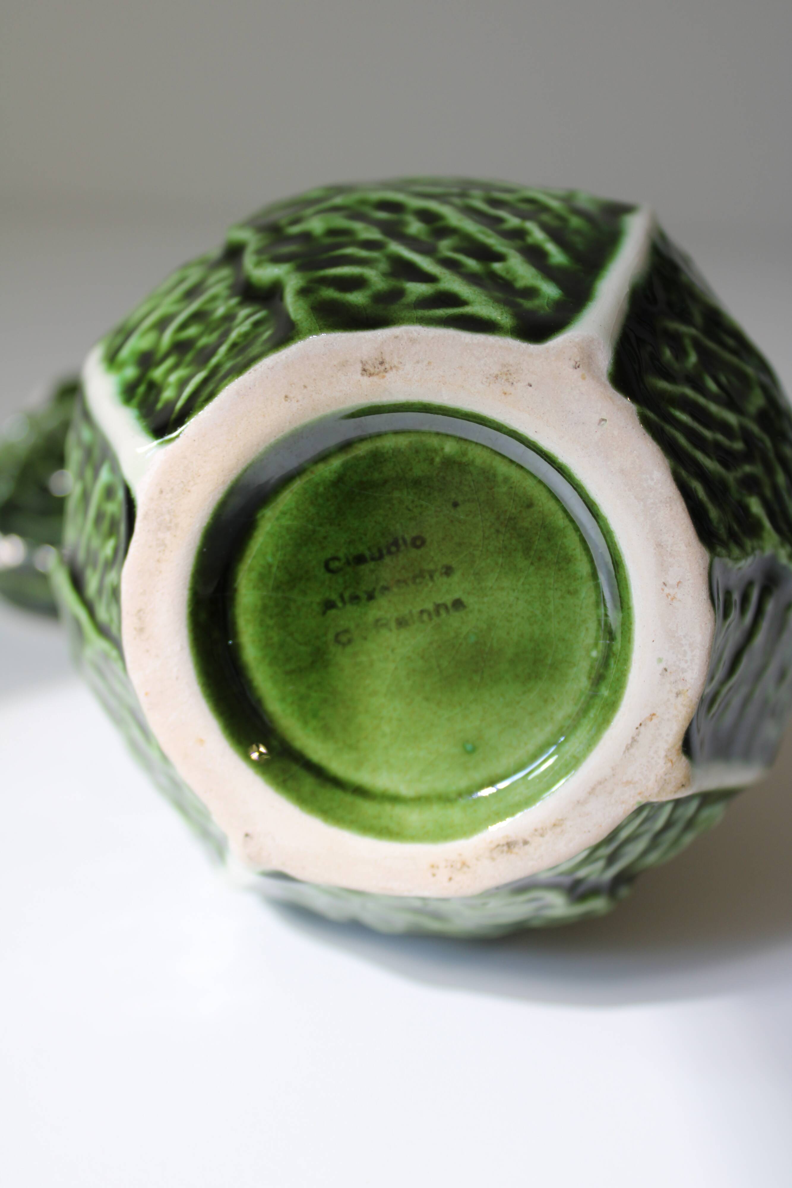 Service of cabbage cups barbotine Caldas da Rainha, Portugal