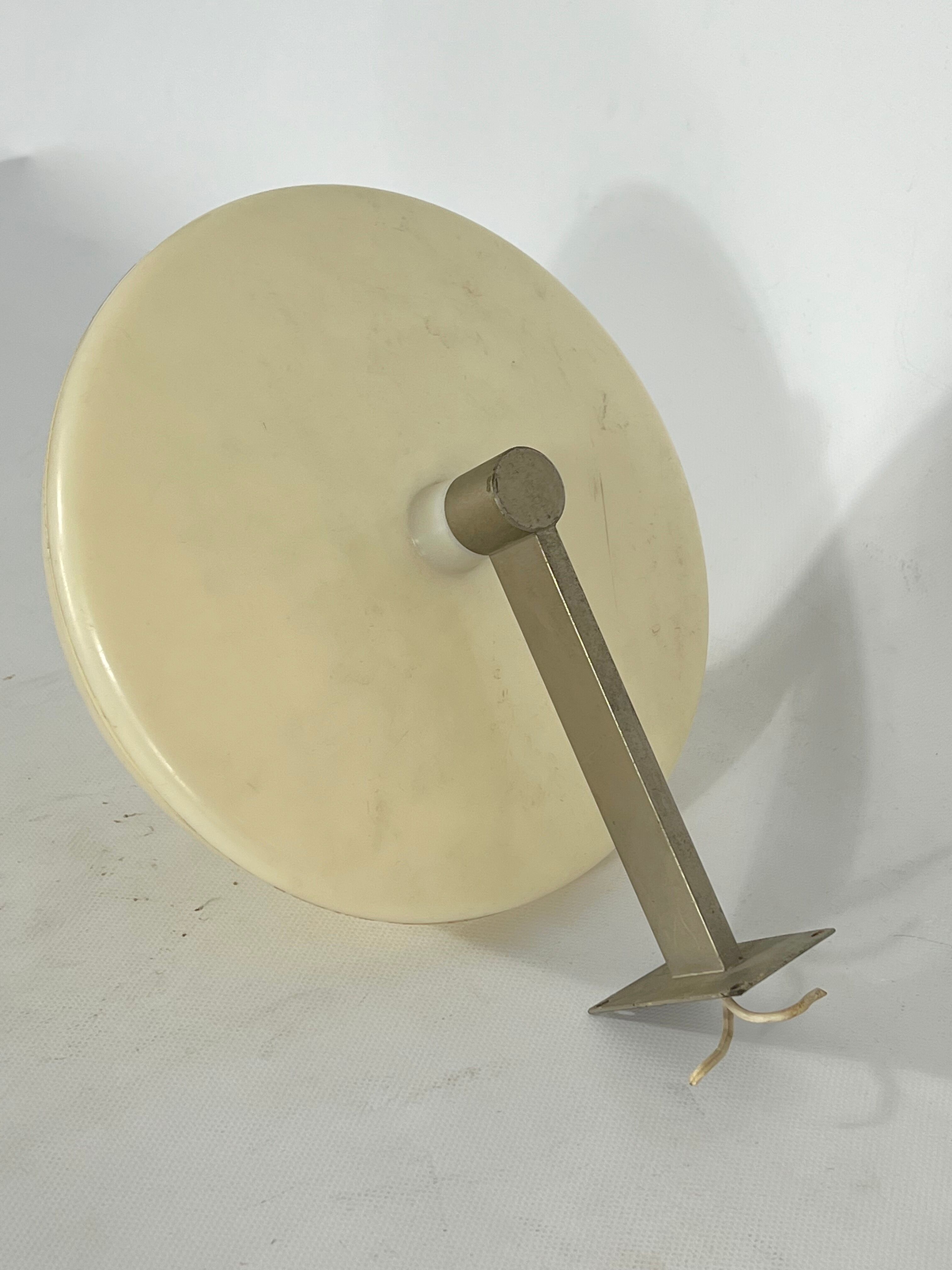 Mid-century modern wall lamp. Italy 1960s