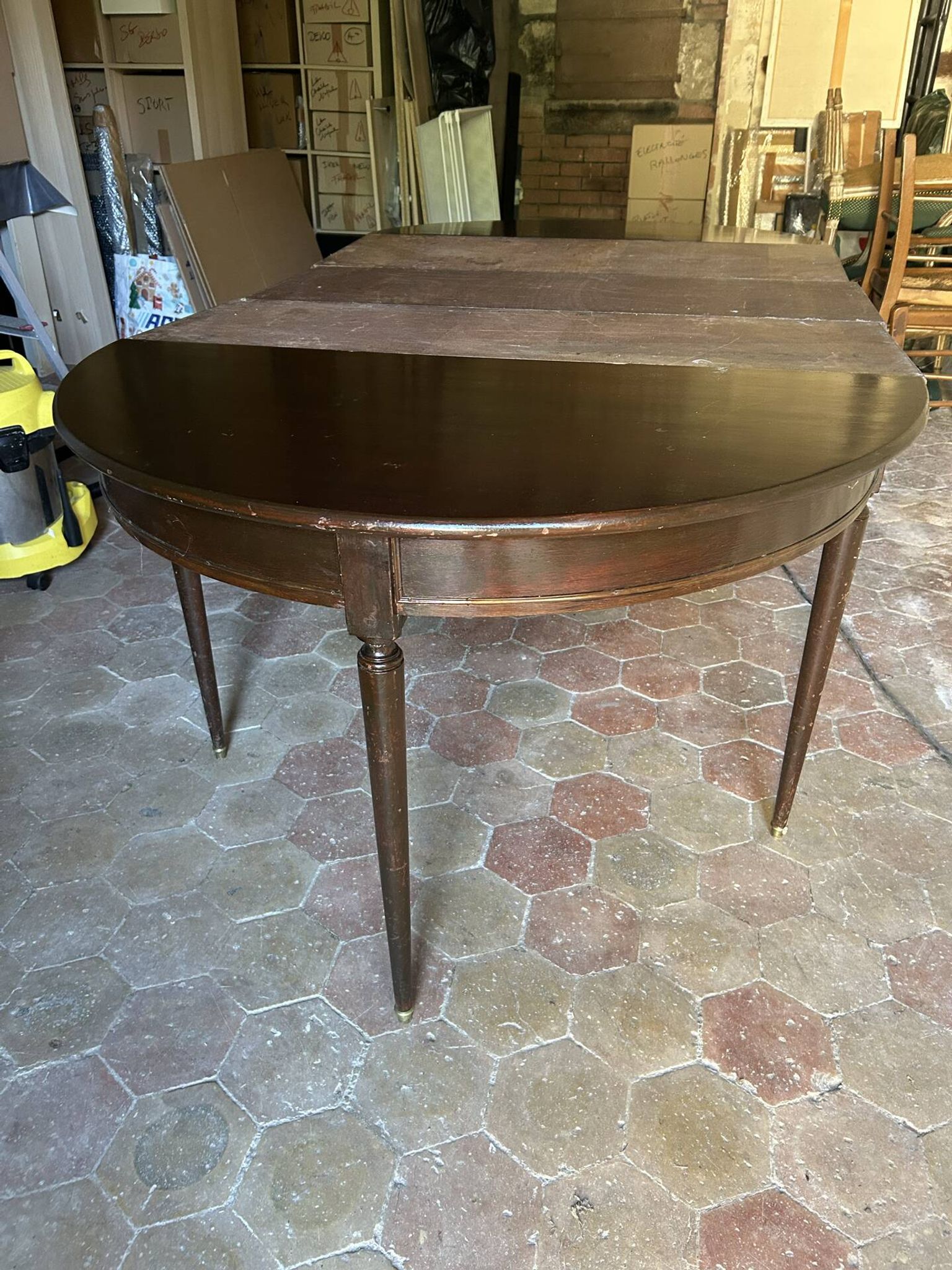 Table demi-lune en acajou style Louis XVI