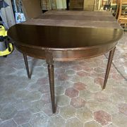 Table demi-lune en acajou style Louis XVI