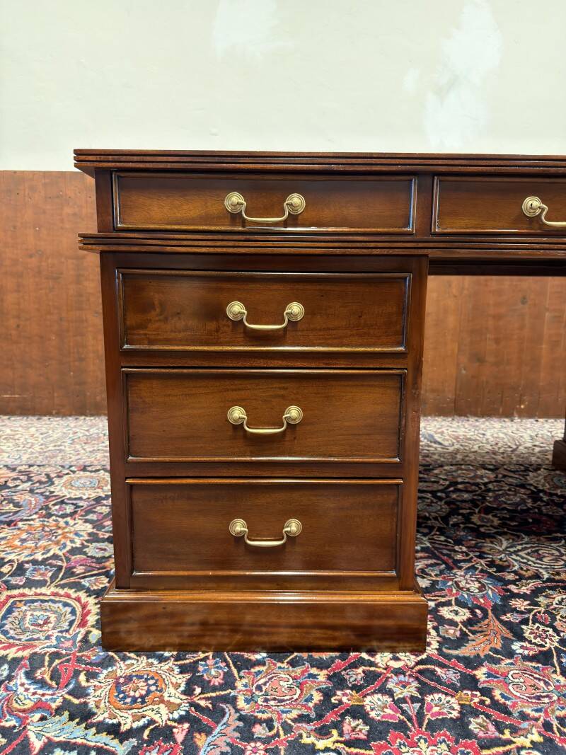Large English Chesterfield Desk Partnerdesk