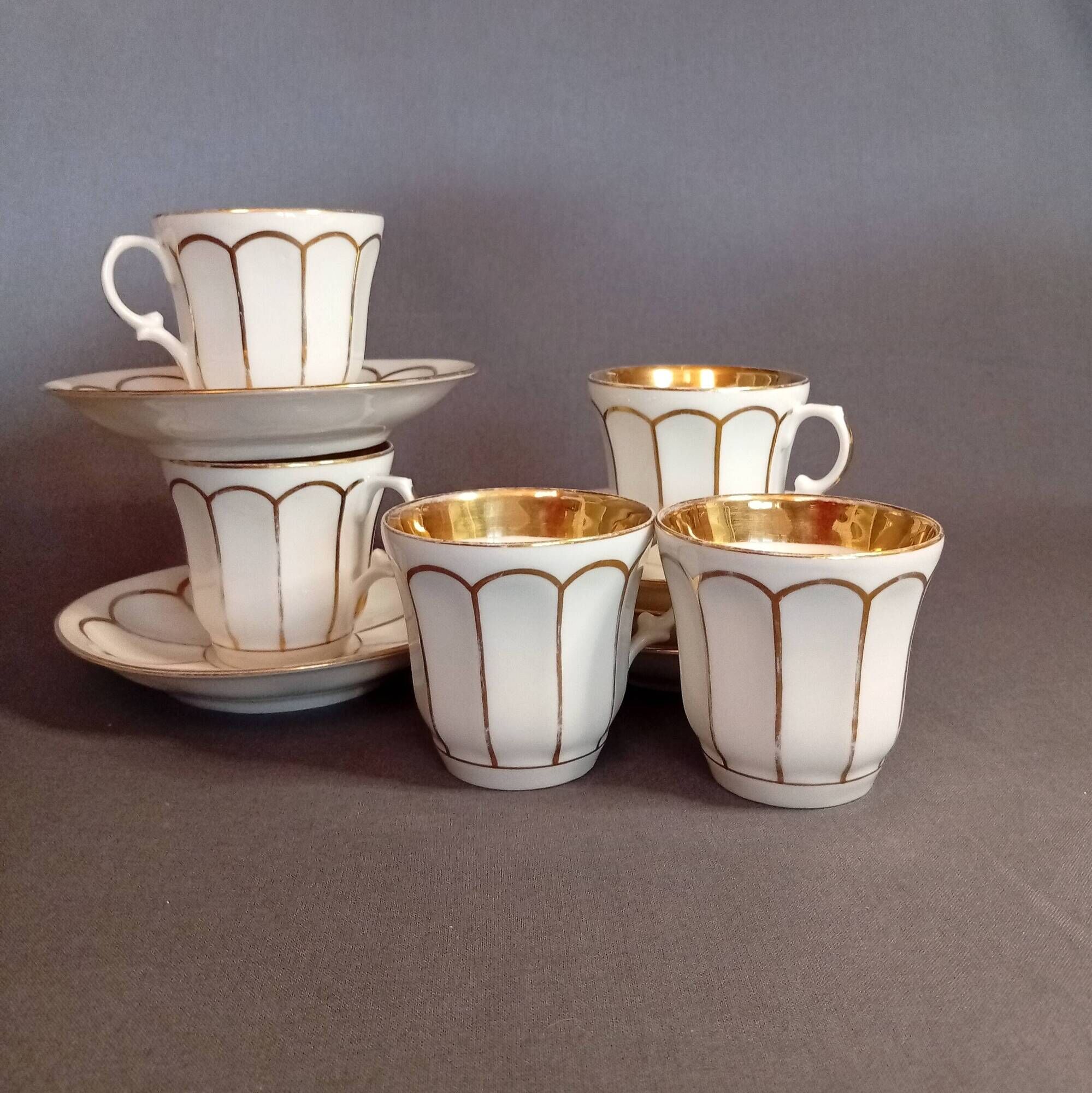 Set of 5 cups and saucers Paris Porcelain - Louis Philippe