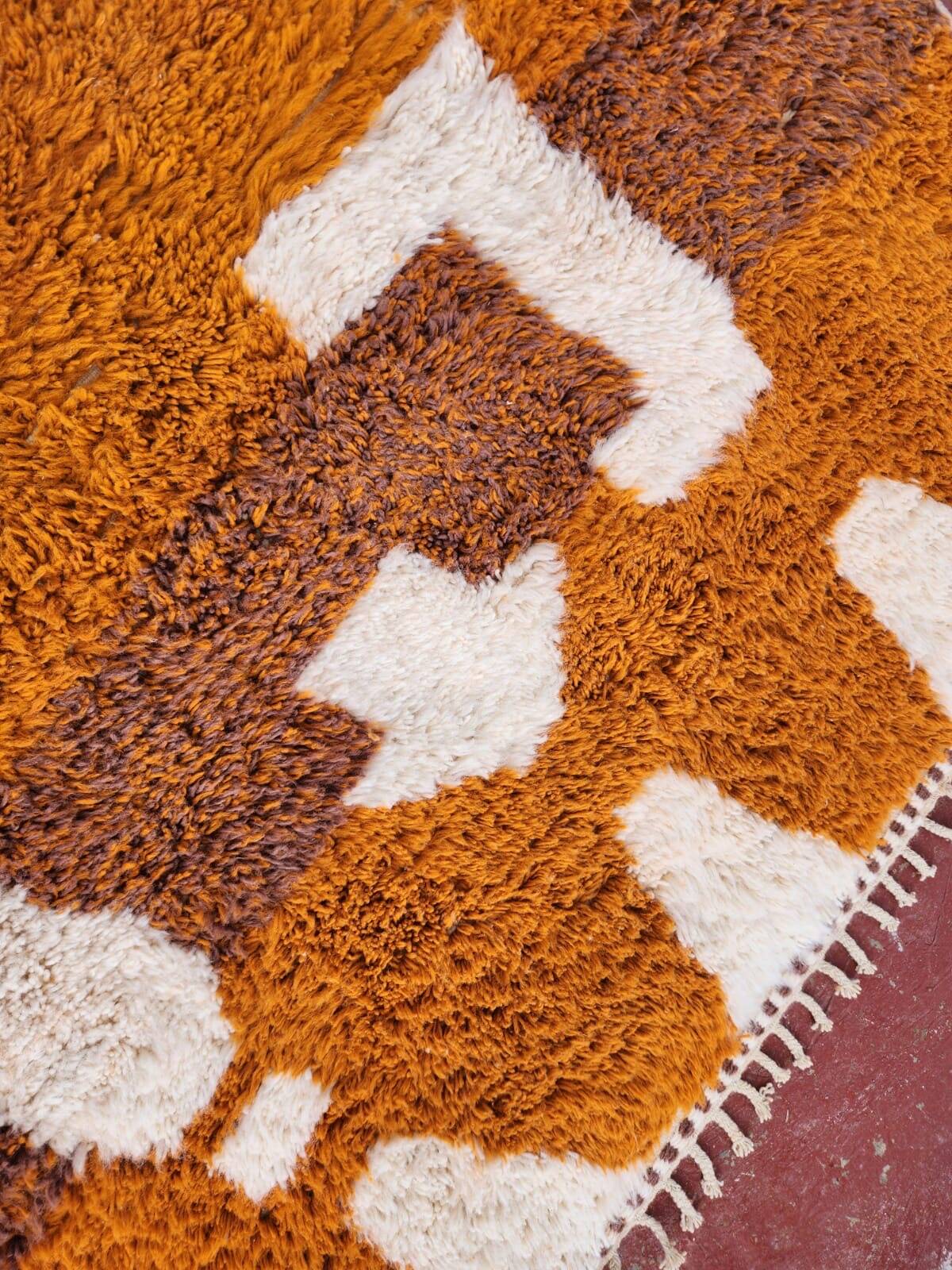 Tapis Beni Ouarain 300x200 cm – Laine épaisse, motifs berbères ocre & écru,