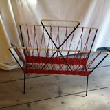 Scoubidou magazine holder