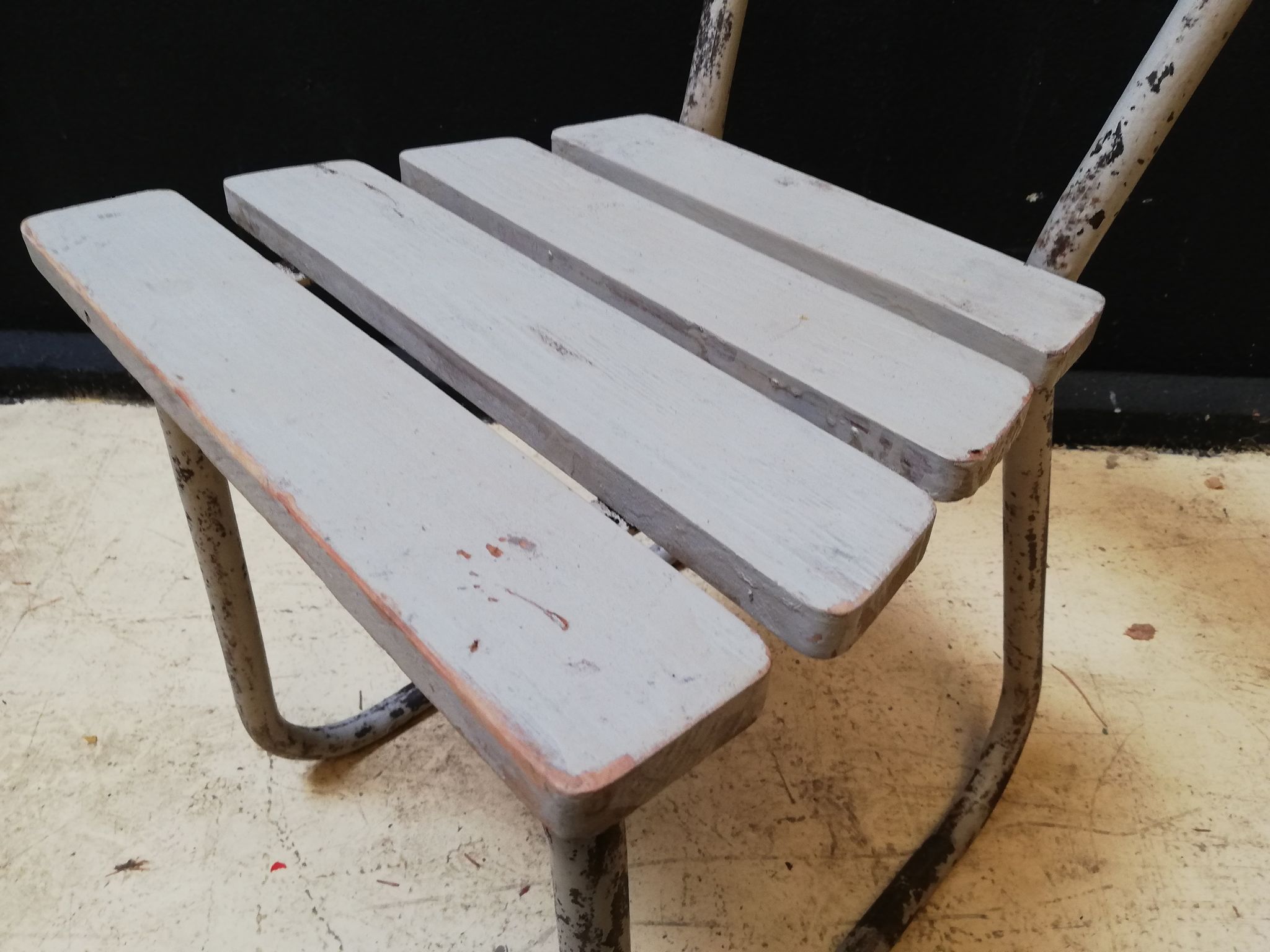 6 vintage garden chairs made of wood and metal