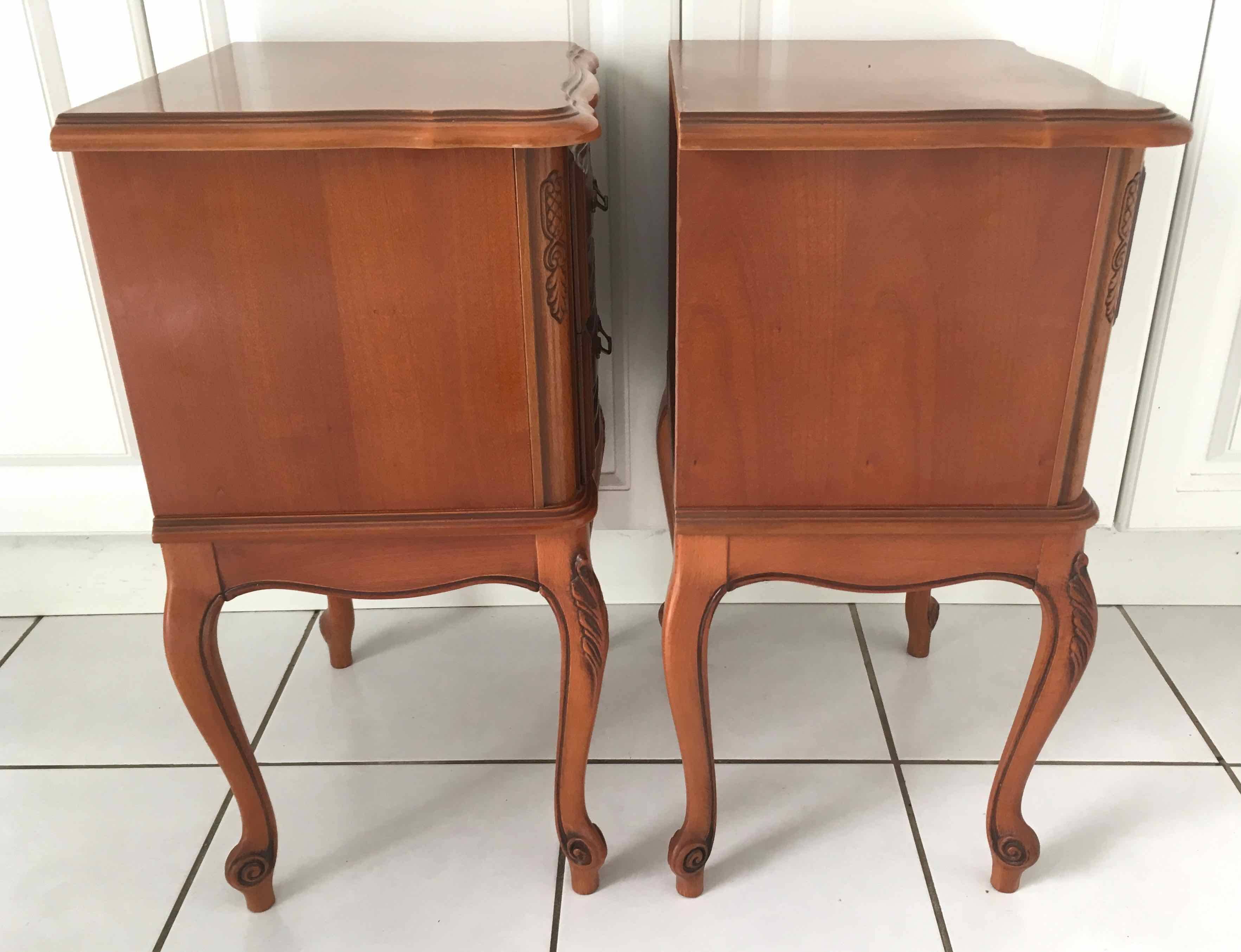 2 Louis XV style bedside tables with drawers and cabriole legs, 1960