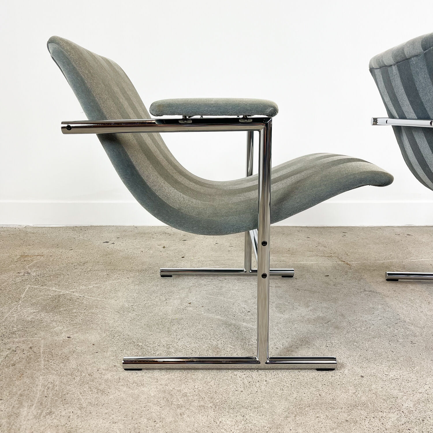 Set of two vintage design Oslo lounge chairs by Rudi Verelst for Novalux 1960s