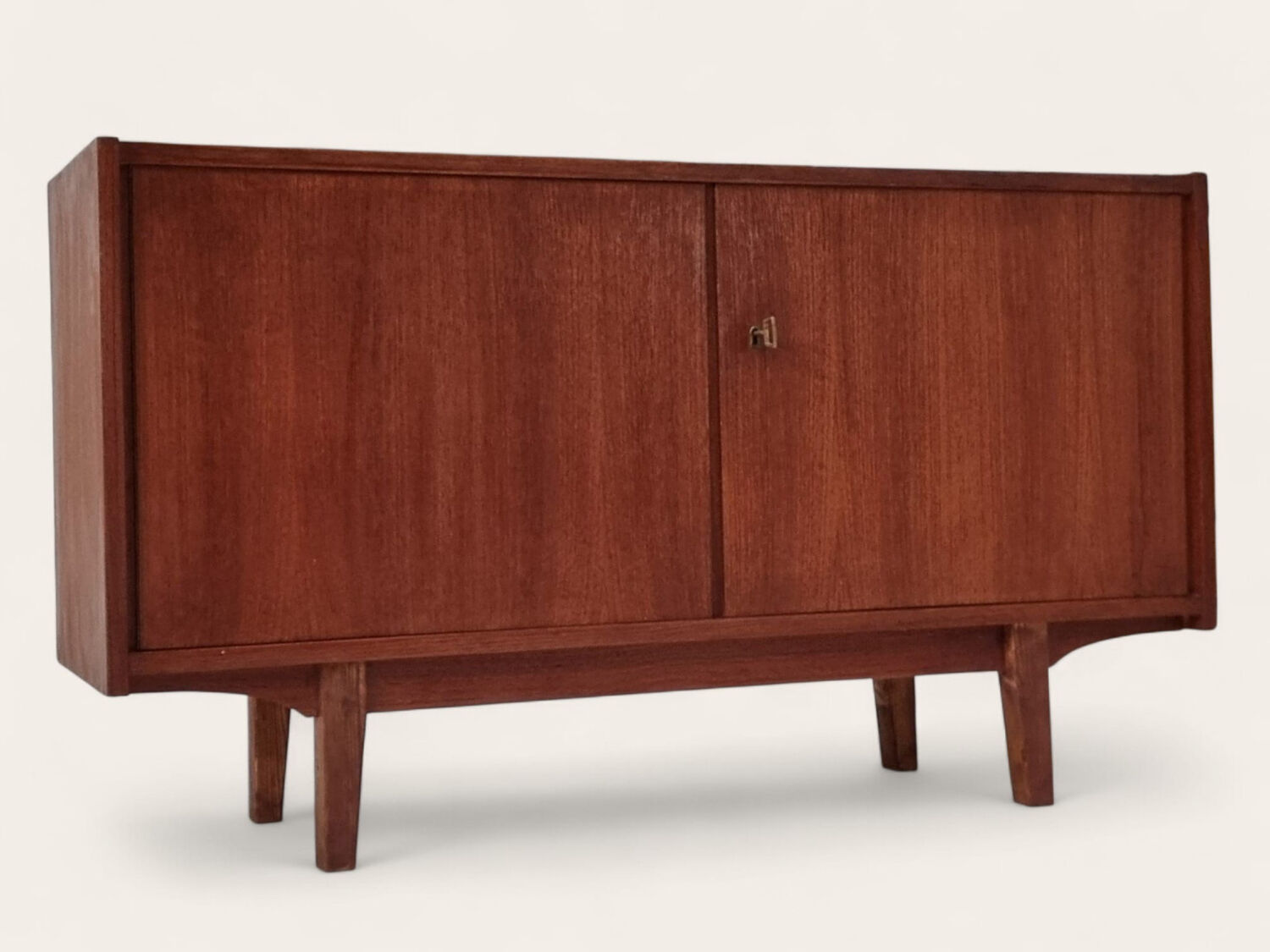 Buffet du milieu du siècle