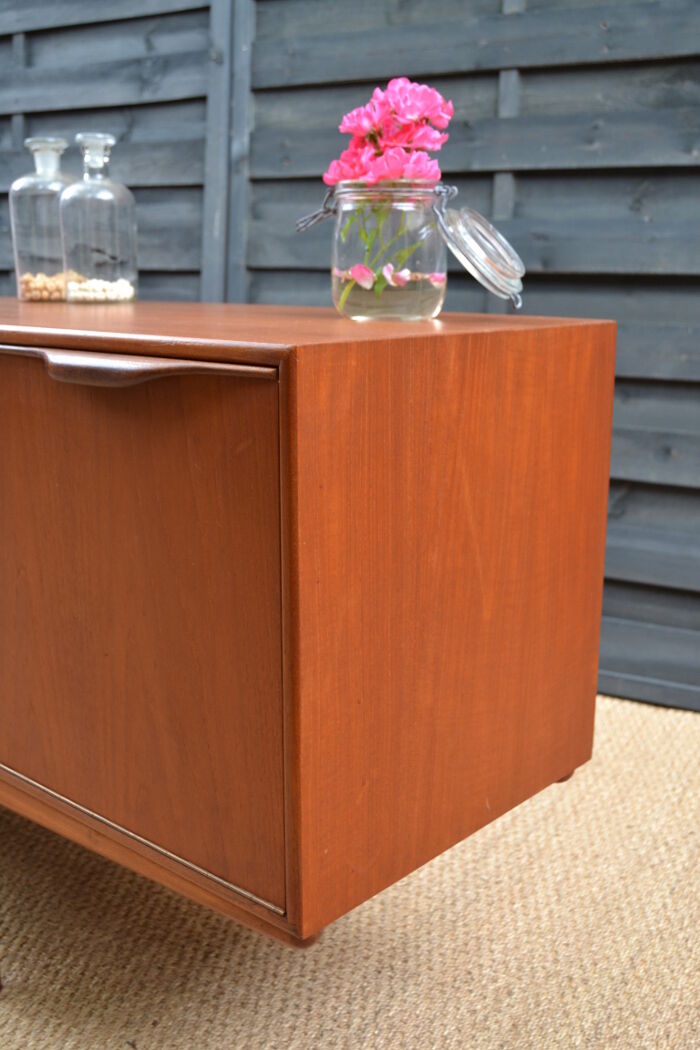 Enfilade en teck par McIntosh