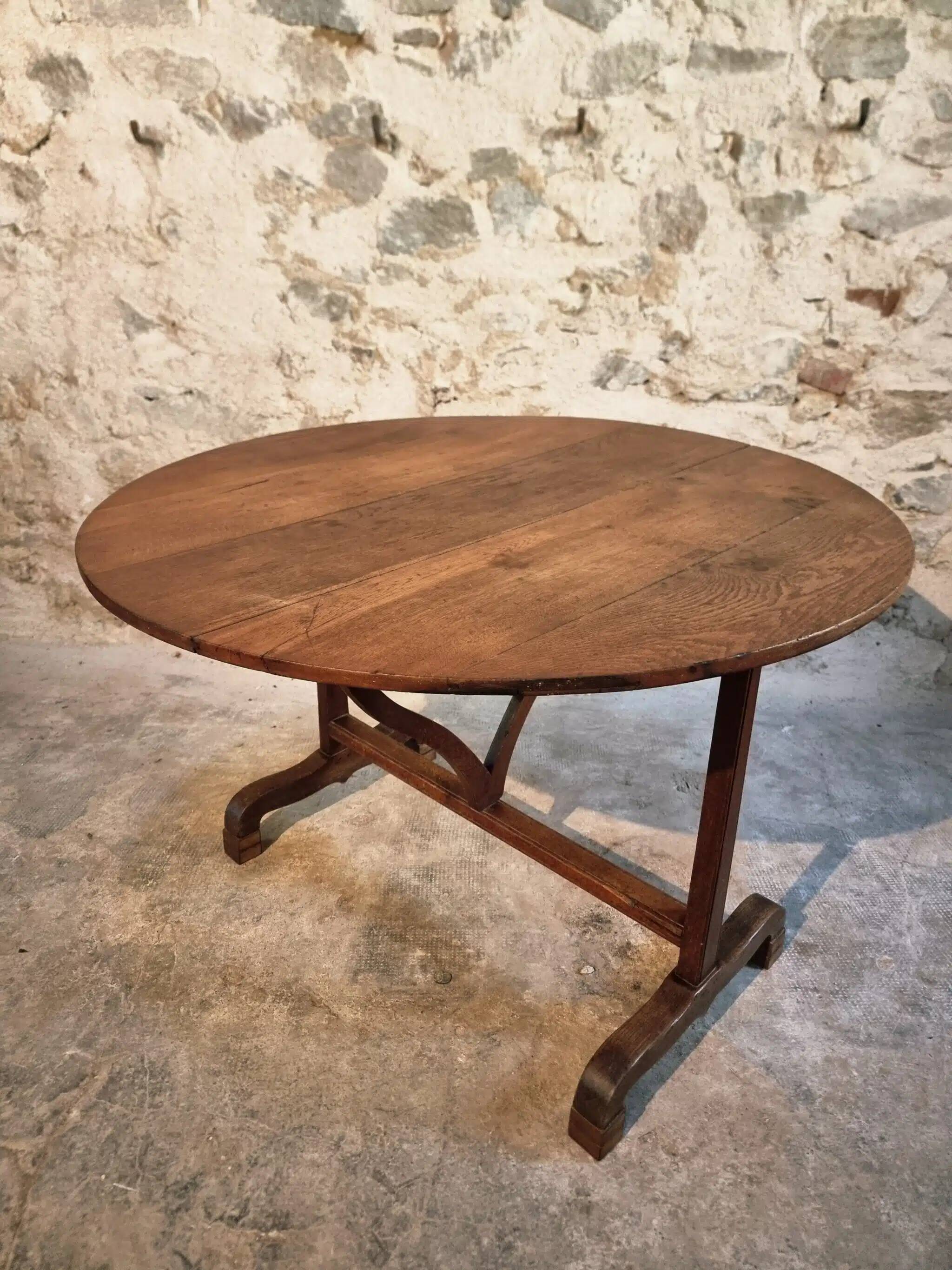 Antique French oak wine table – Loire region – Tilting top – 107 cm diameter
