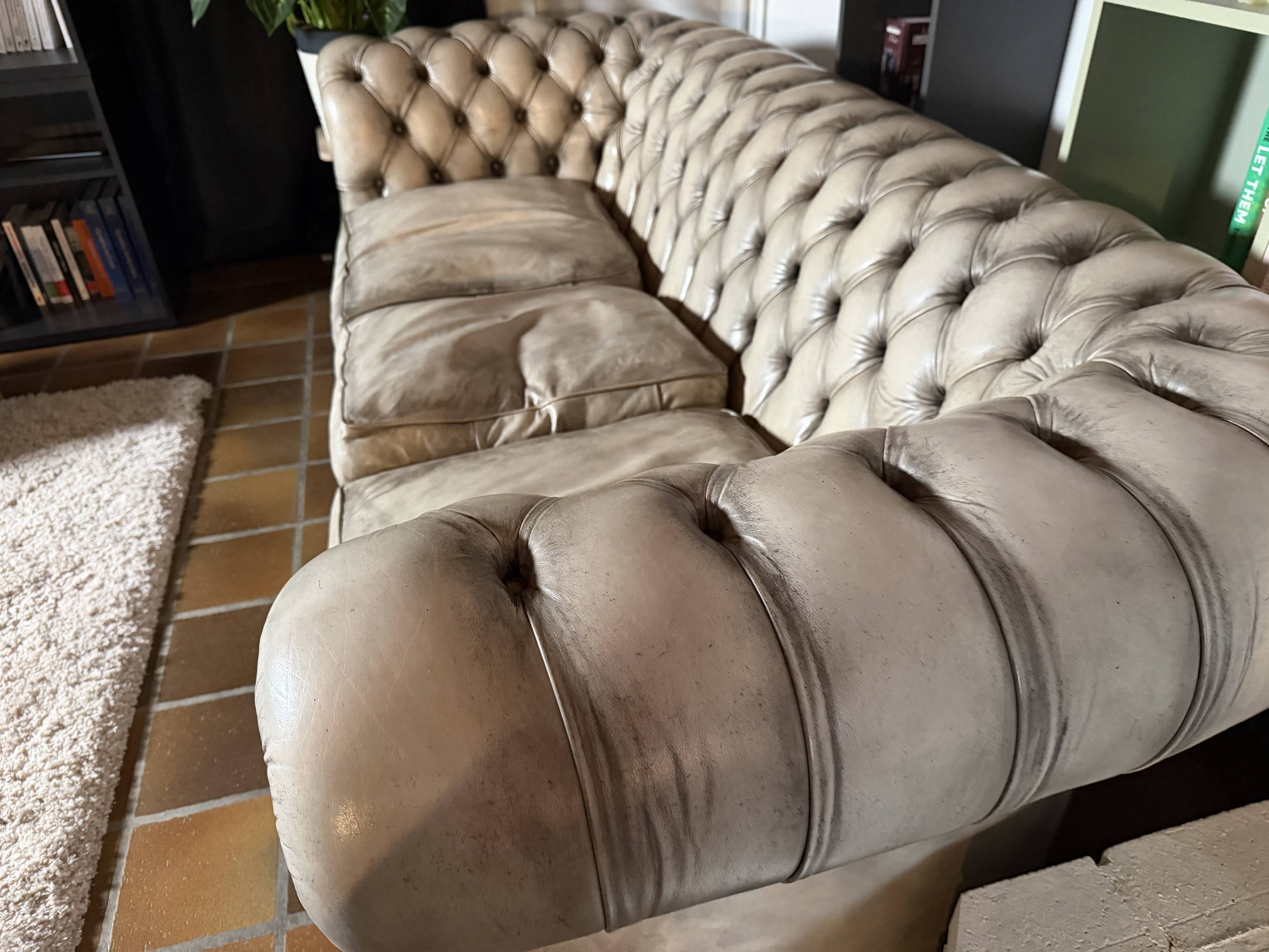 Three-seater Chesterfield canapé in patinated leather, custom-made by Chesterfields1780.