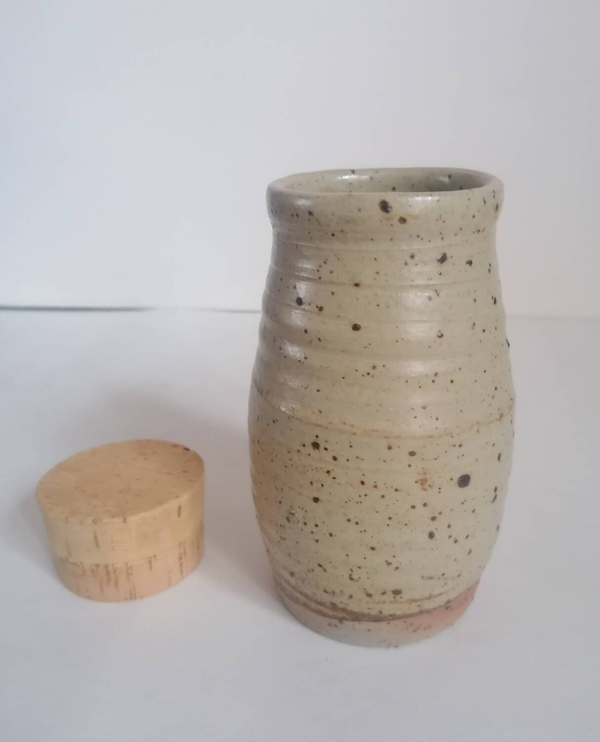 Enamelled stoneware pot