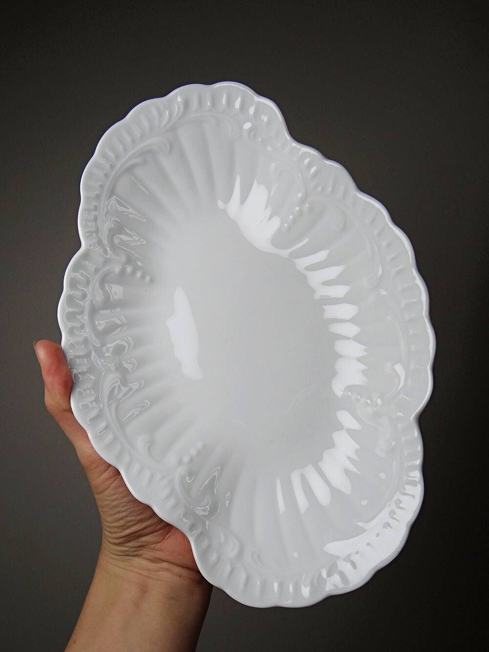 Vintage hollow plate Chastagner Limoges in white porcelain, rococo style.