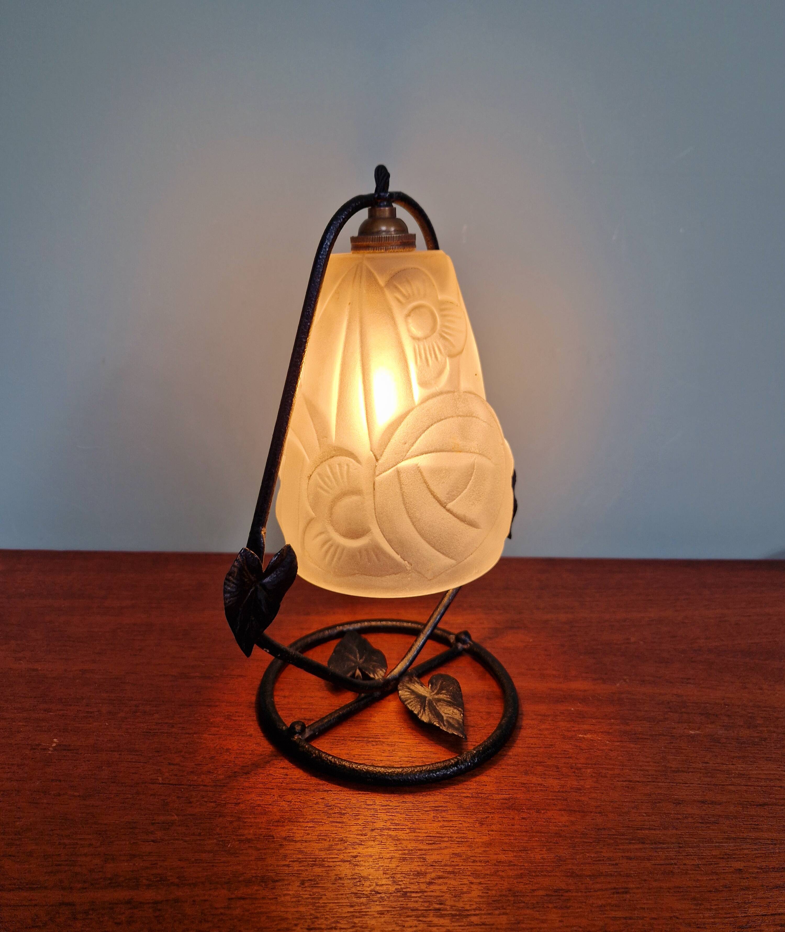 Art Deco night light in wrought iron and satin glass signed Degué