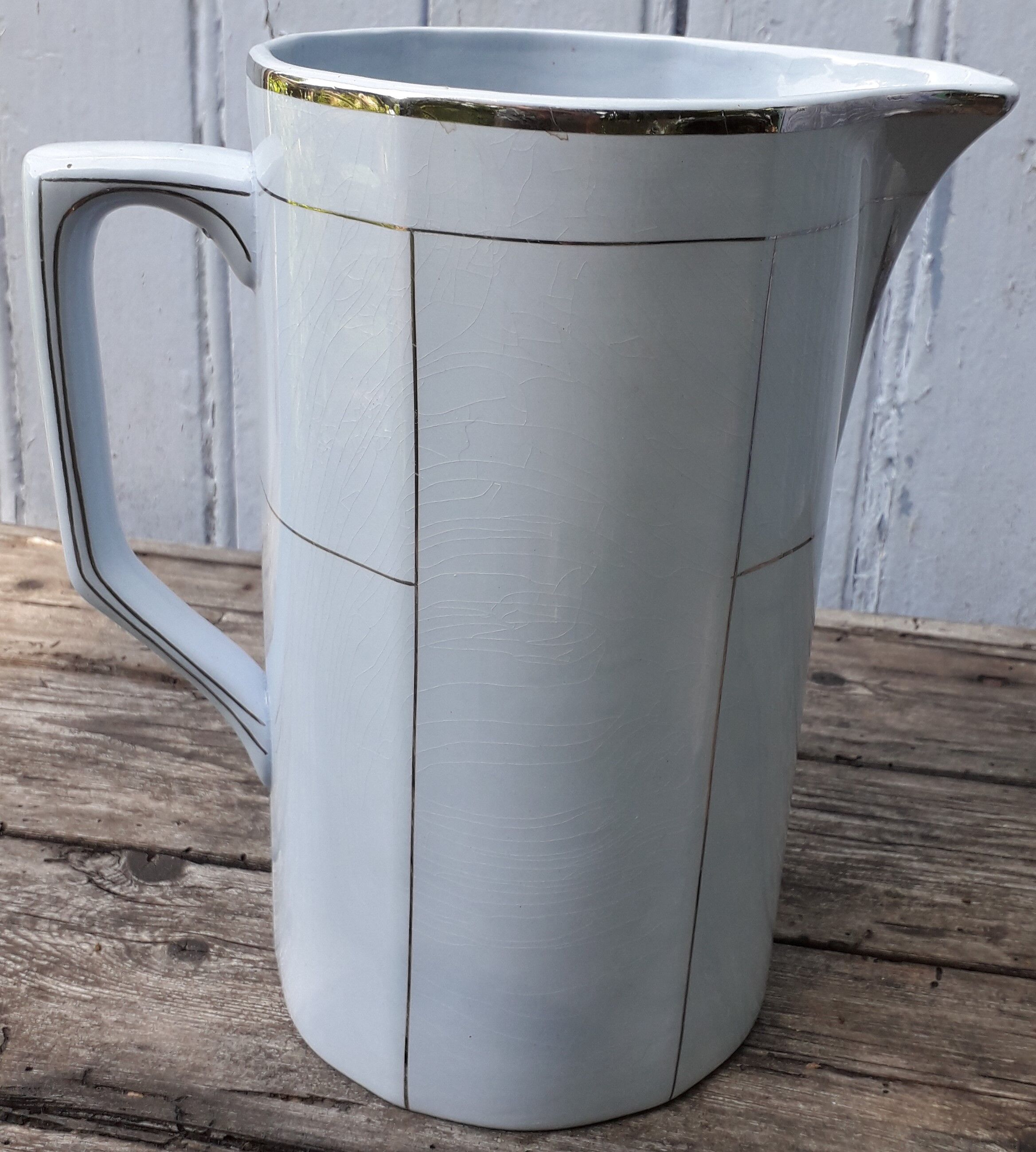 Broc art deco moulin des loups