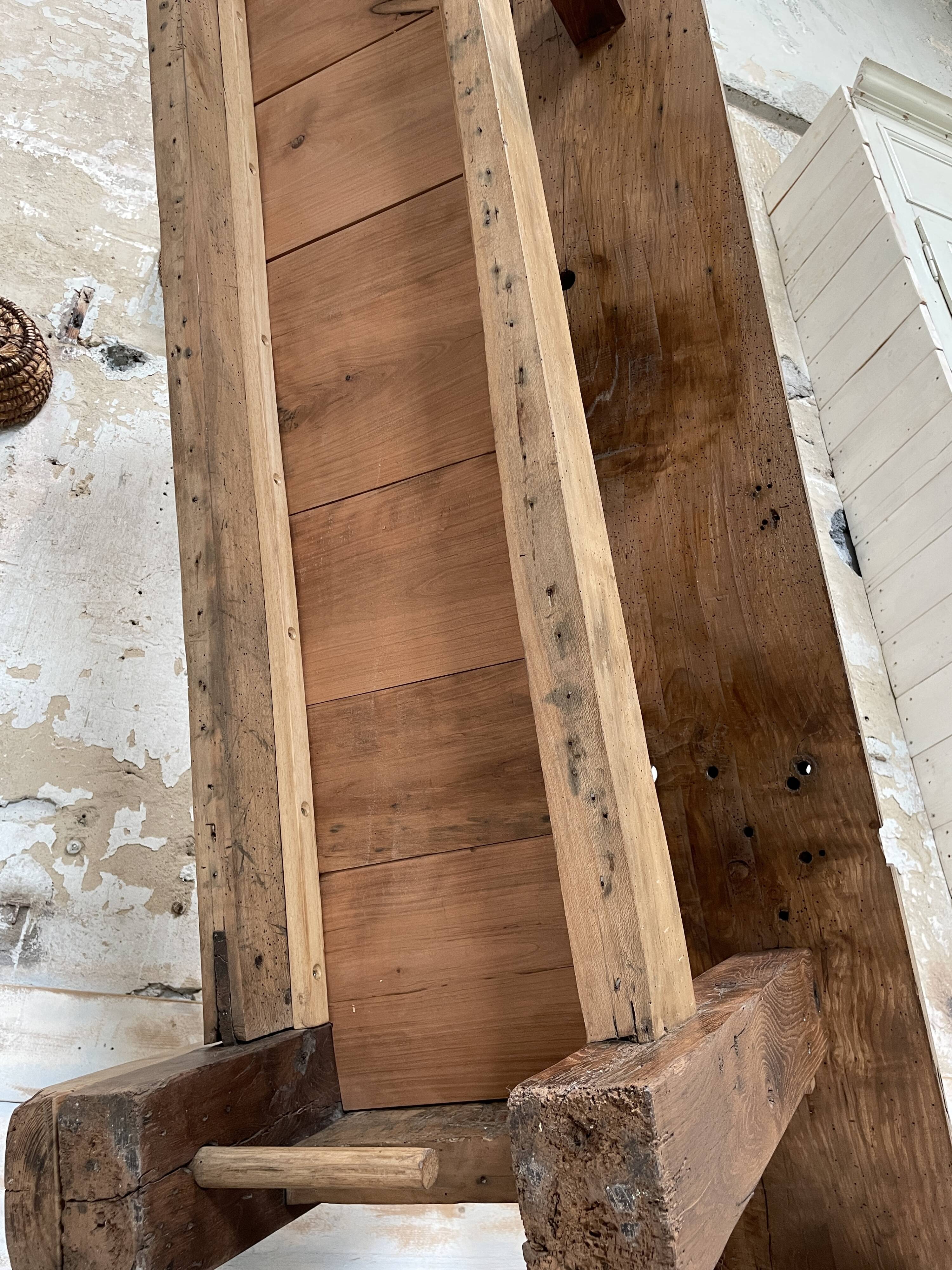 Solid wood carpenter's workbench