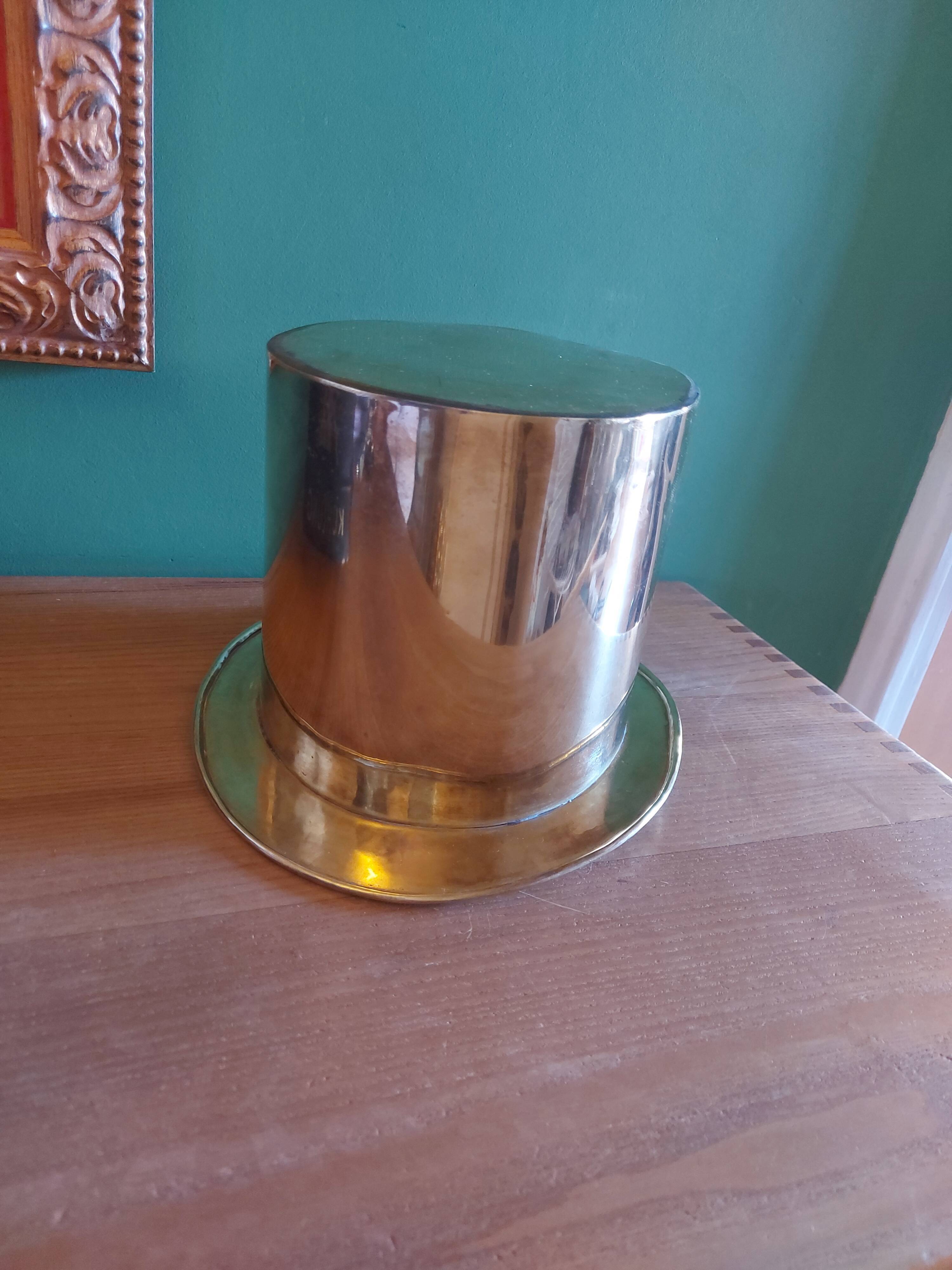 Champagne bucket hat in gilded brass