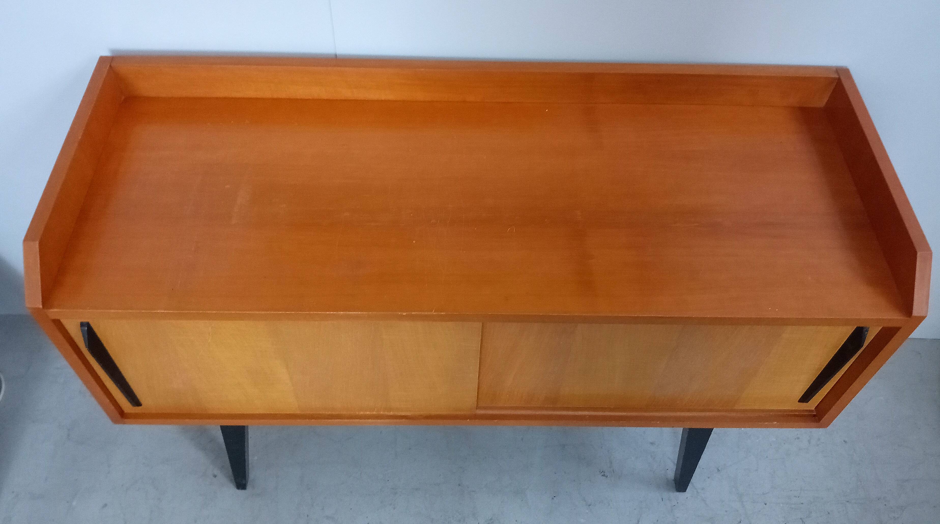 Buffet des années 60 à la manière de Hans Bellmann