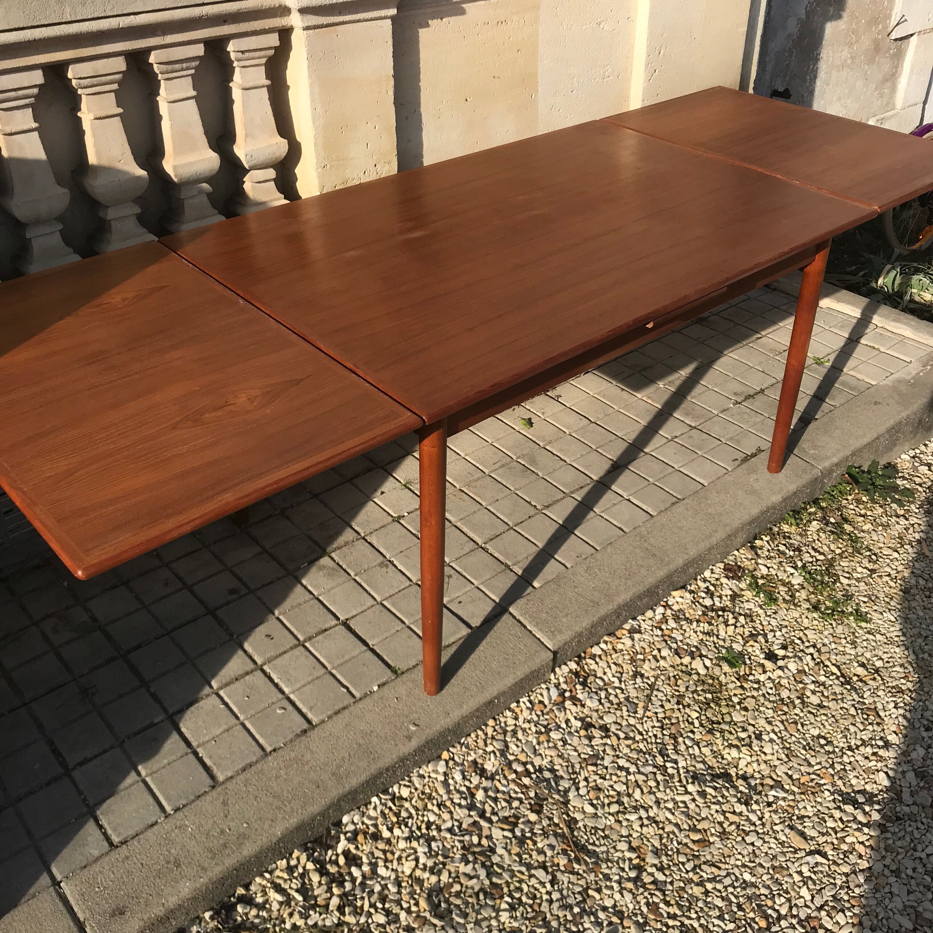 Scandinavian table