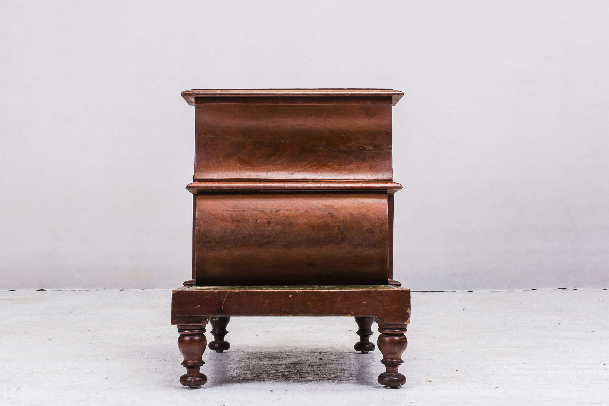 Mahogany compartmental library steps, 1930s