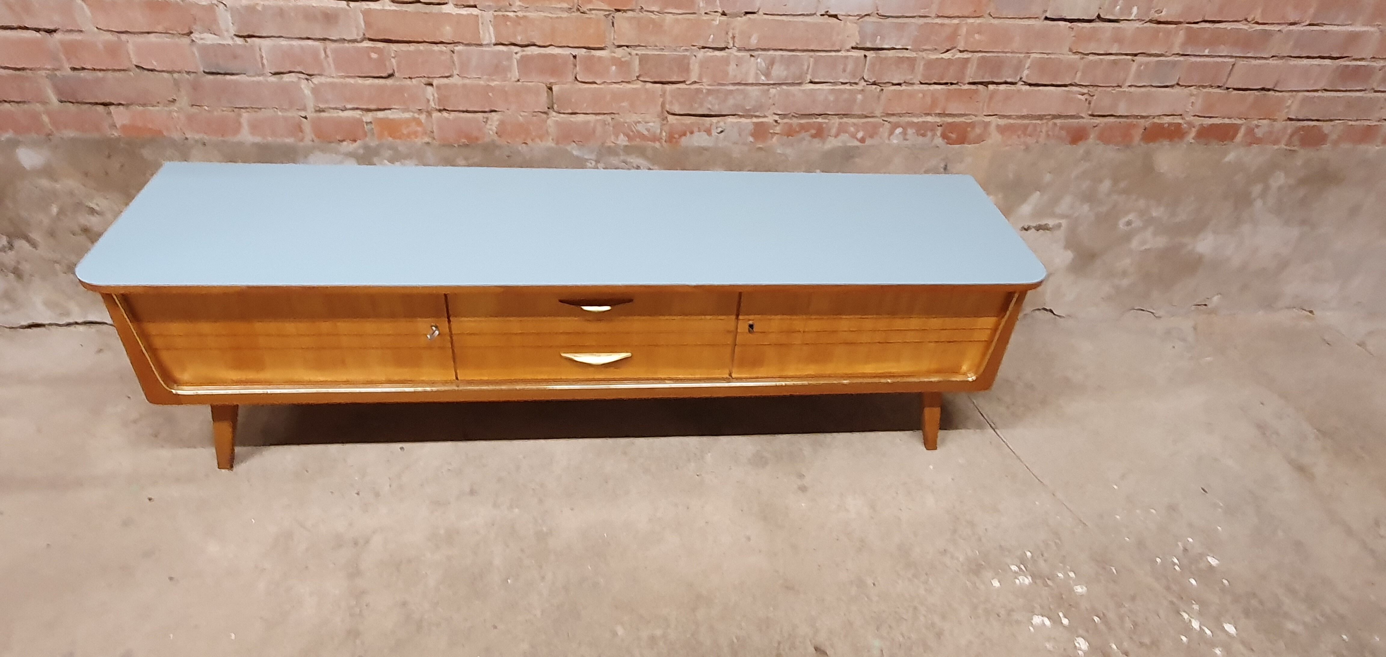 Lowborard row of the 60s"