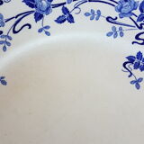Assiette en faïence à décor de fleurs