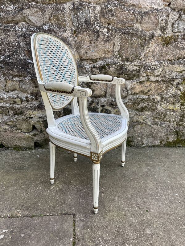 Fauteuil médaillon cannage blanc bleu Louis XVI