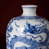 Vase Prunus en porcelaine bleue et blanche de Style Ming Yongxuan, artisanat classique