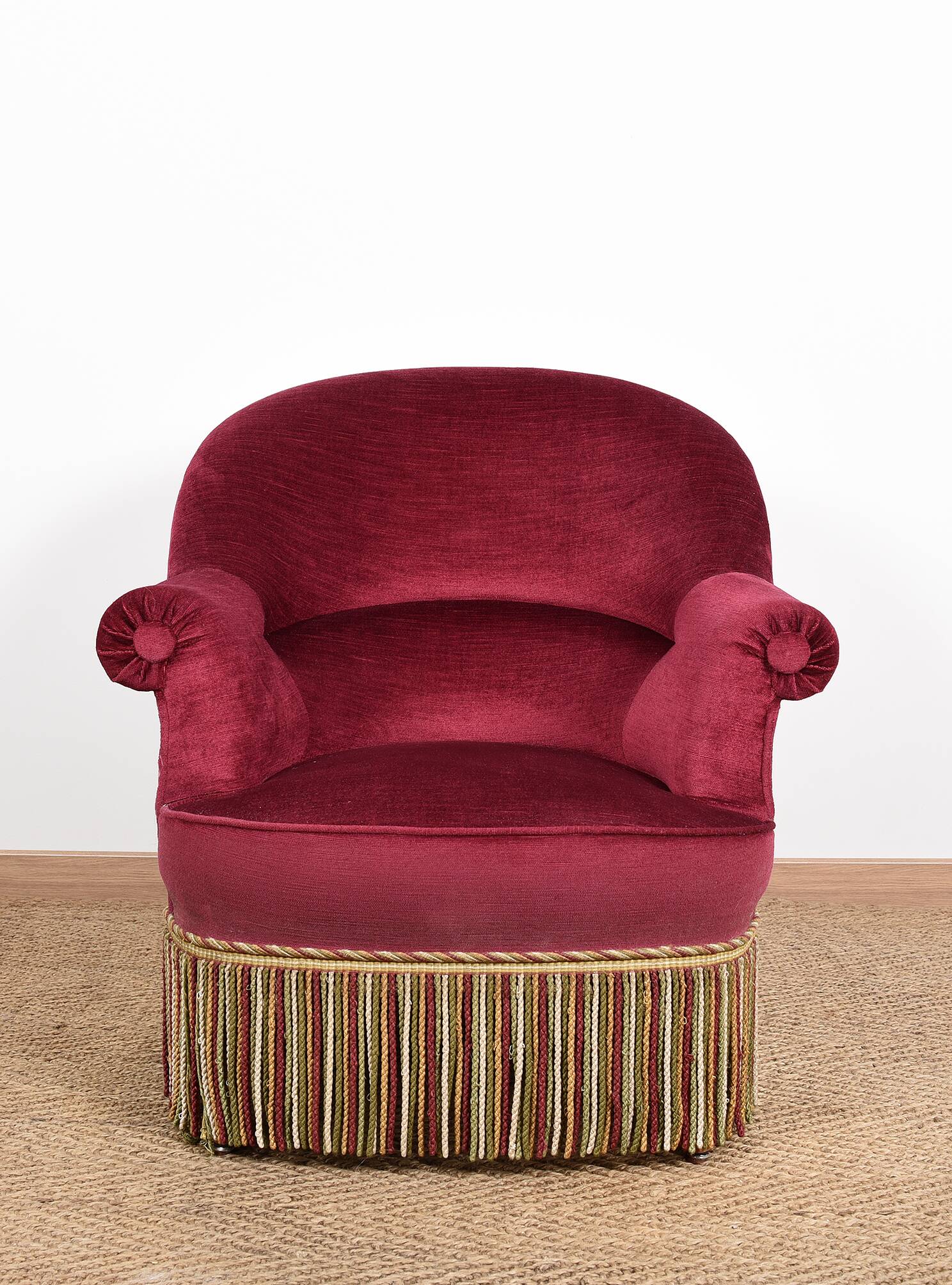 Sofa and pair of toad armchairs in red velvet.