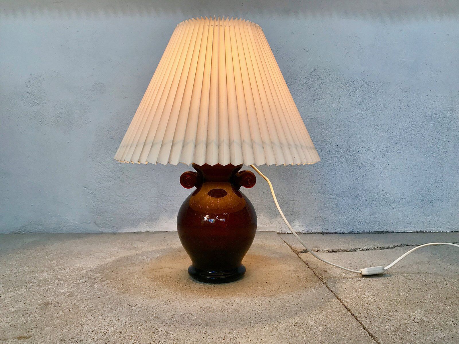 Vintage Italian Murano glass amphora-shaped table lamp, 1950s