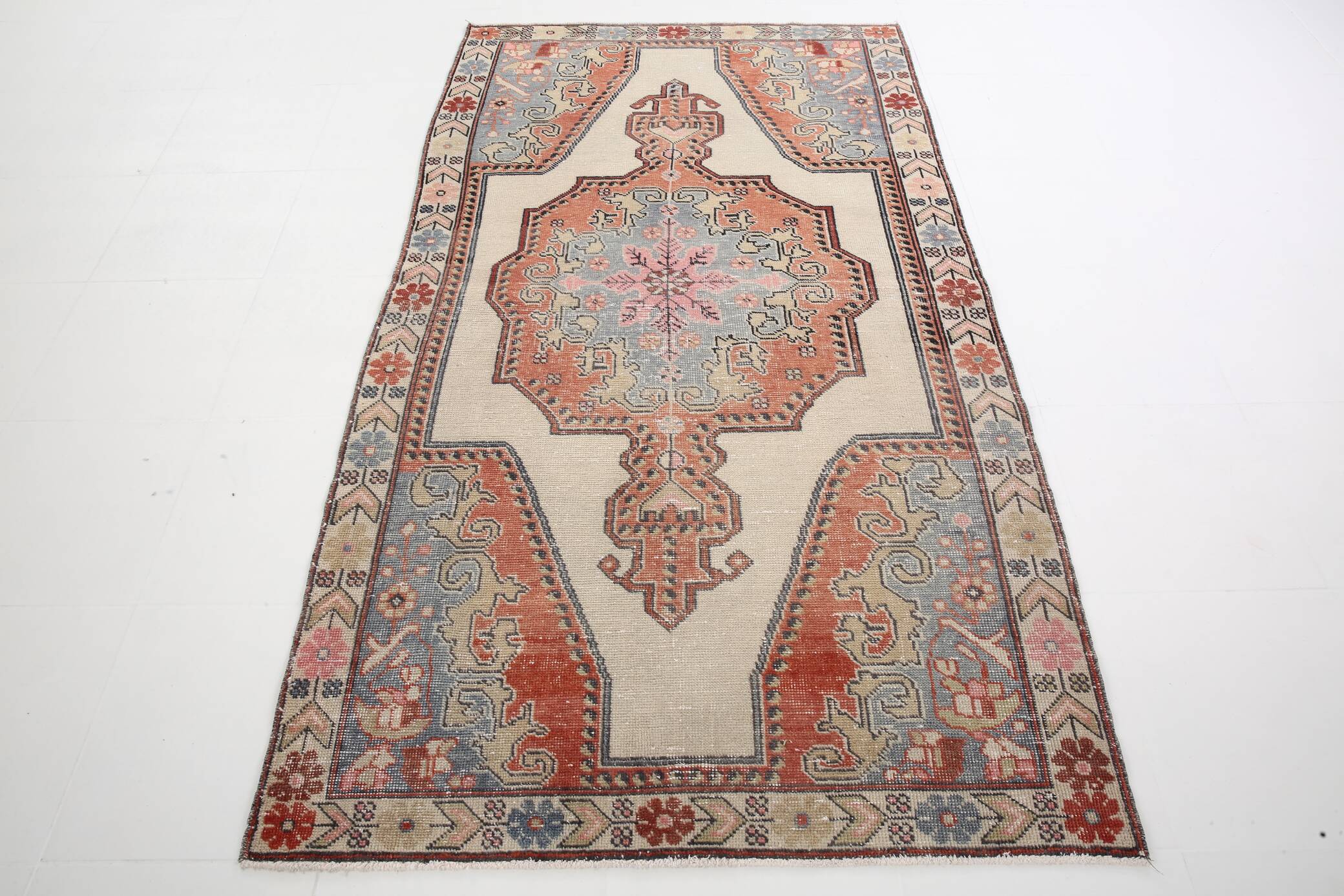 Turkish Red & Beige Classic Vintage Rug, 130x229Cm