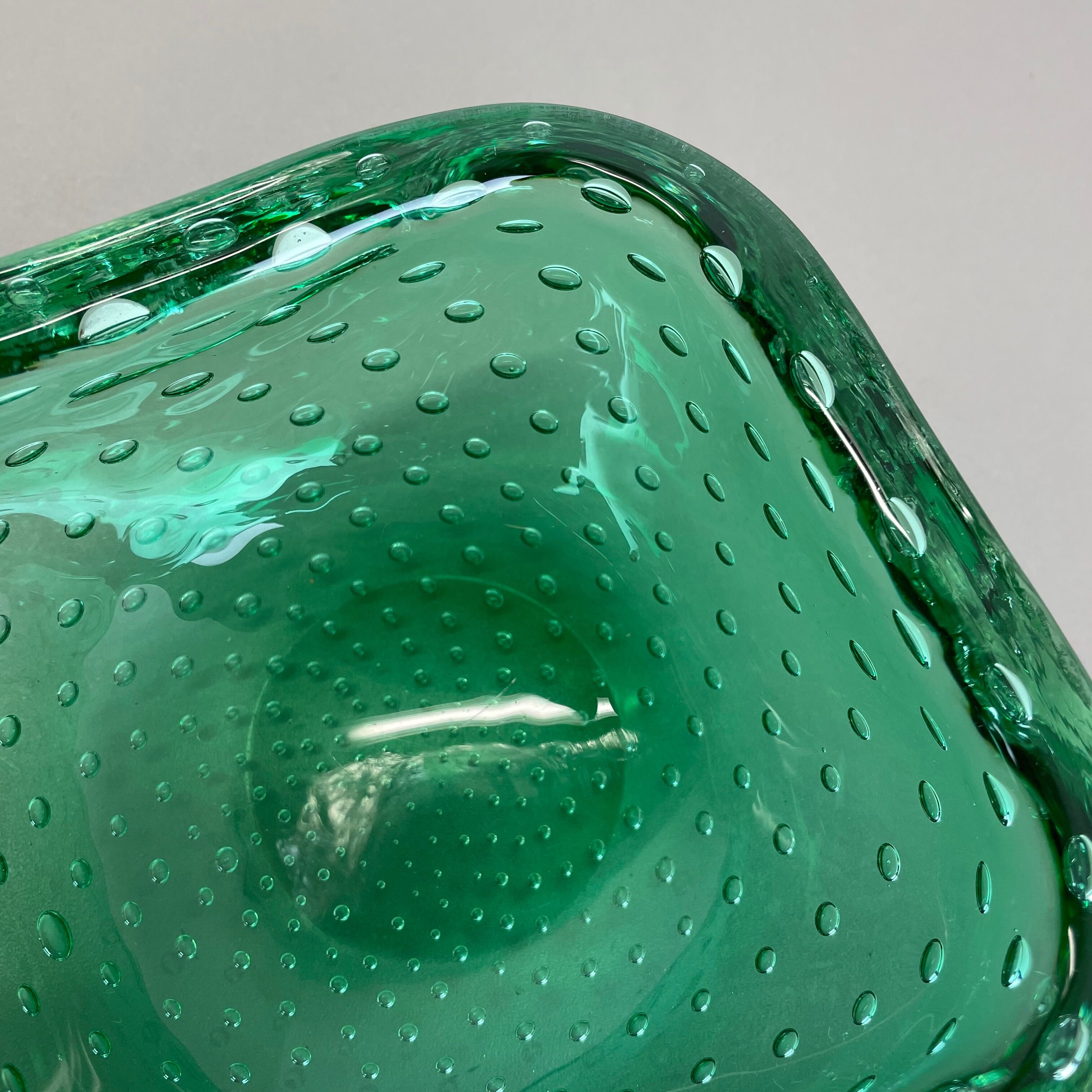 Murano Glass Bullicante "Green" Bowl Element Shell Ashtray Murano, Italy, 1970s