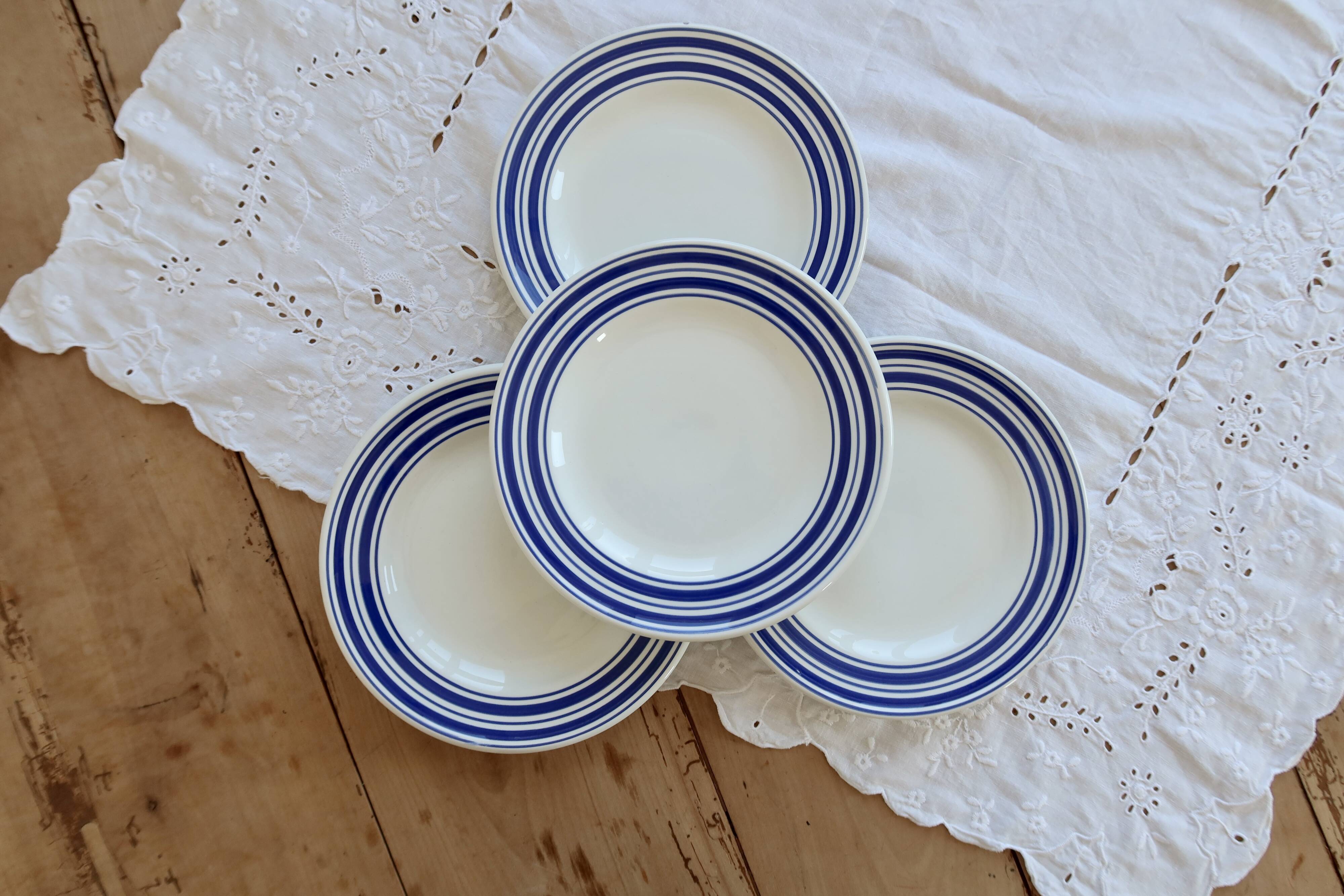 4 dessert plates in white porcelain with blue borders – Bistro style