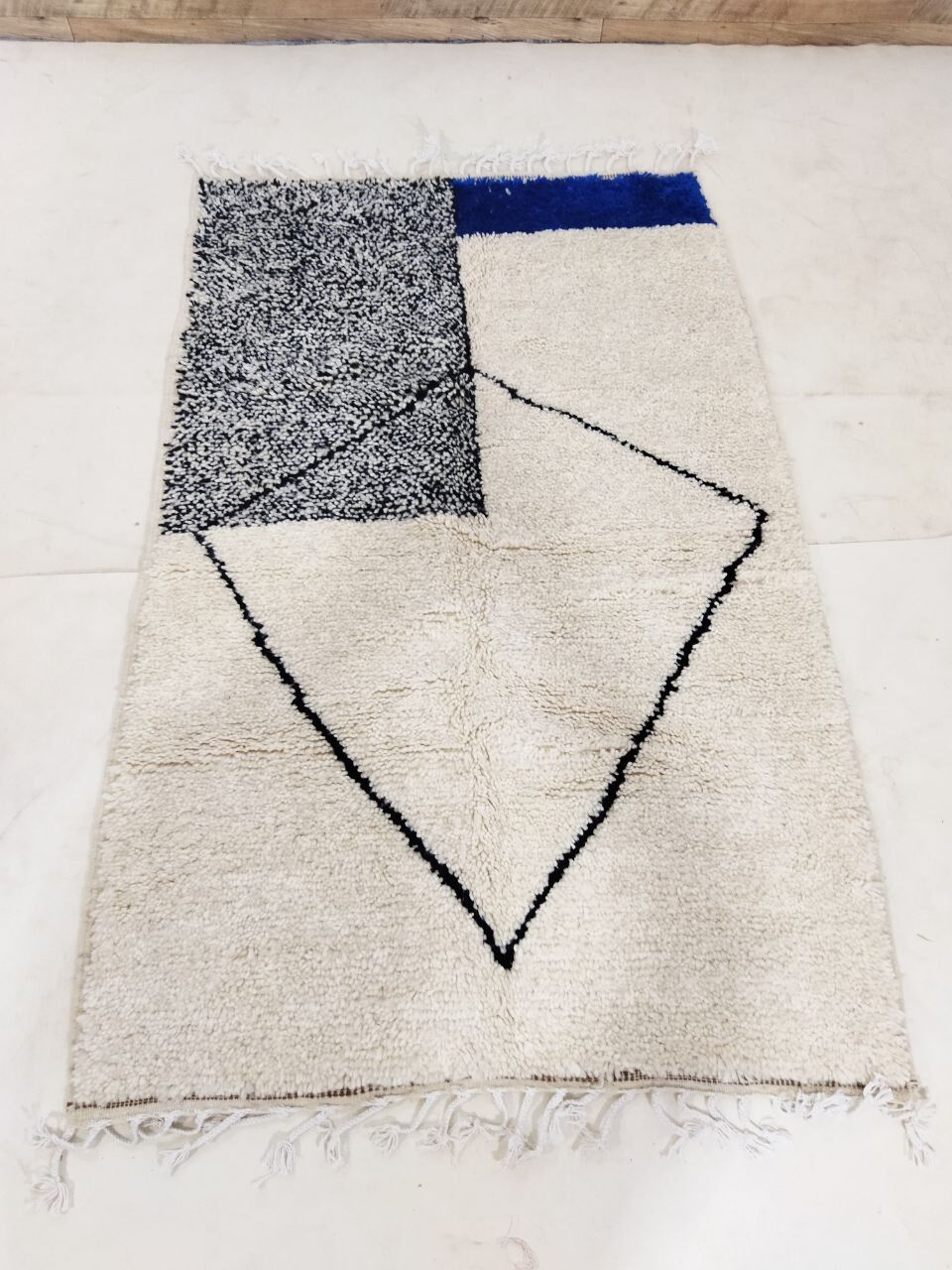 Moroccan berbere carpet 174x109cm