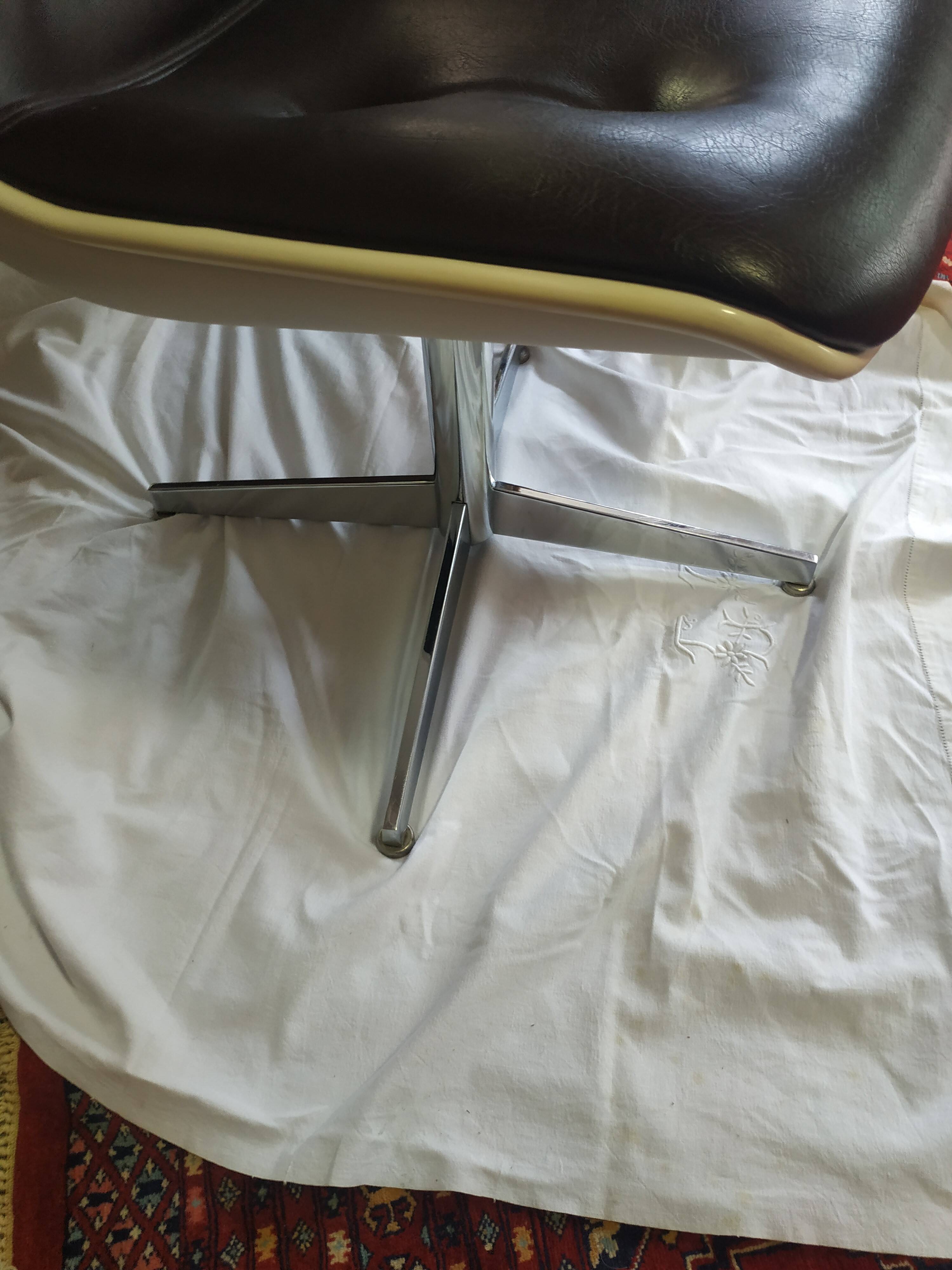 Steelcase Strafor ARMCHAIRS