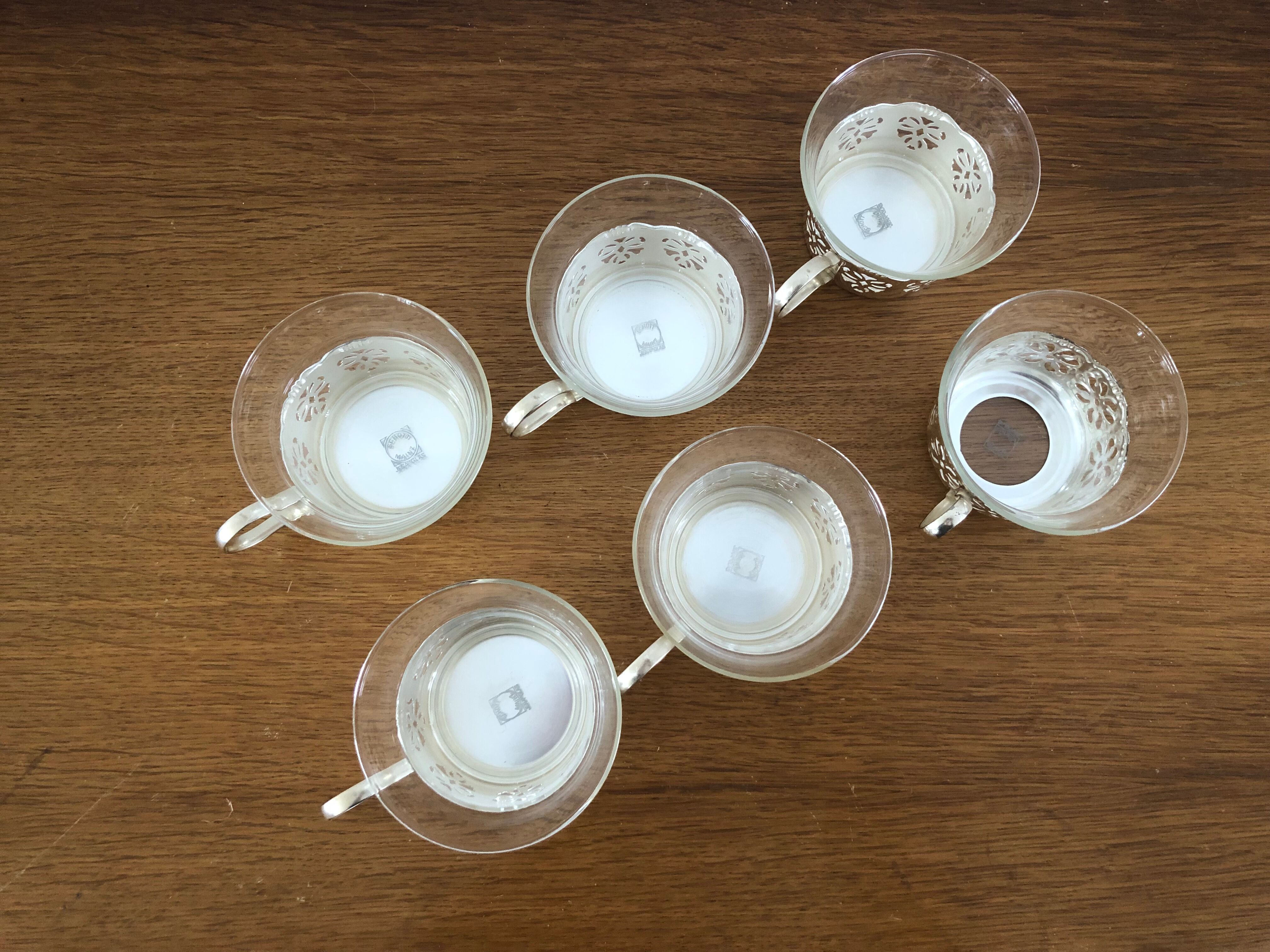 6 tea cups with silver metal support