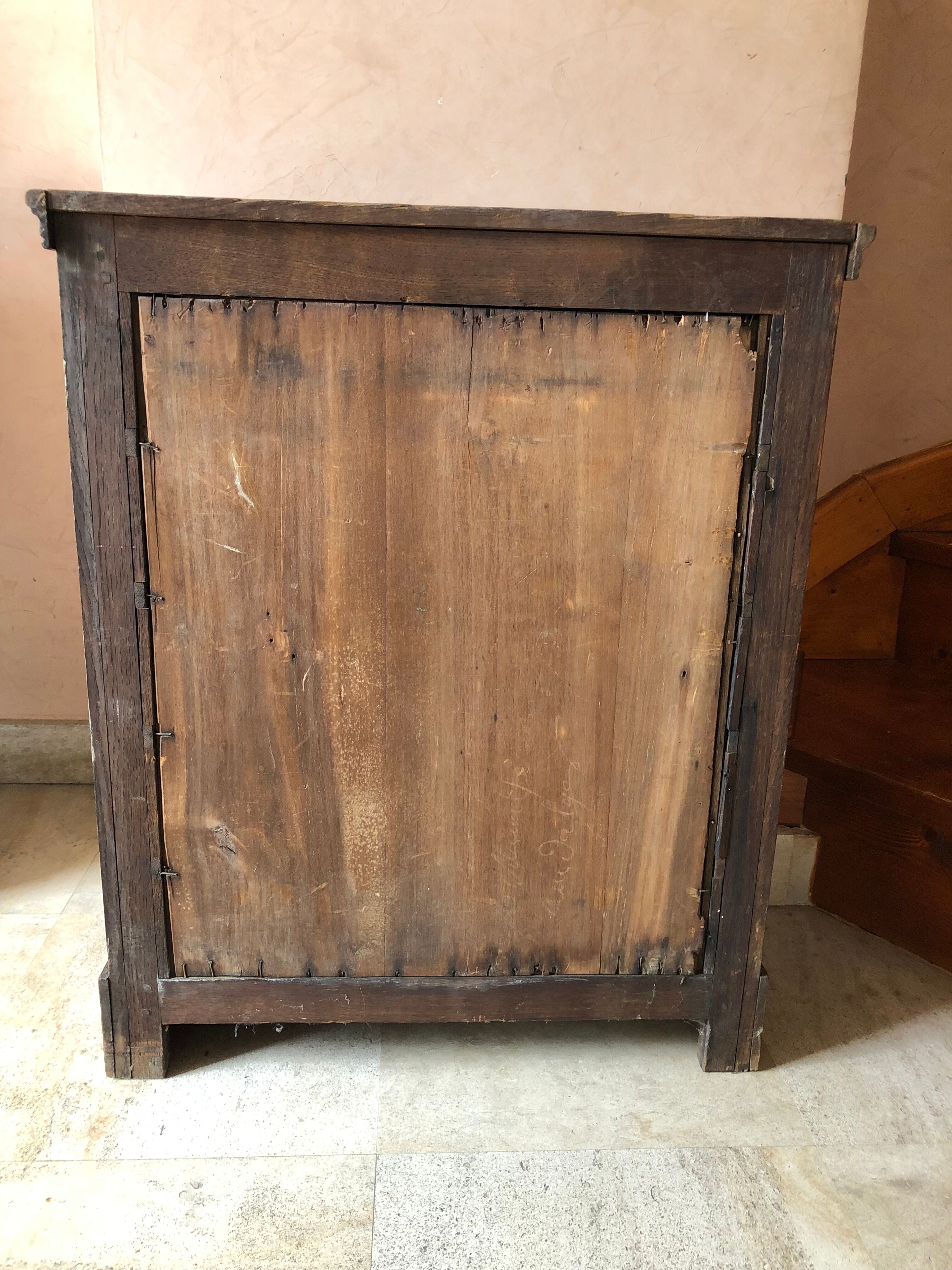 Vertical chest of drawers