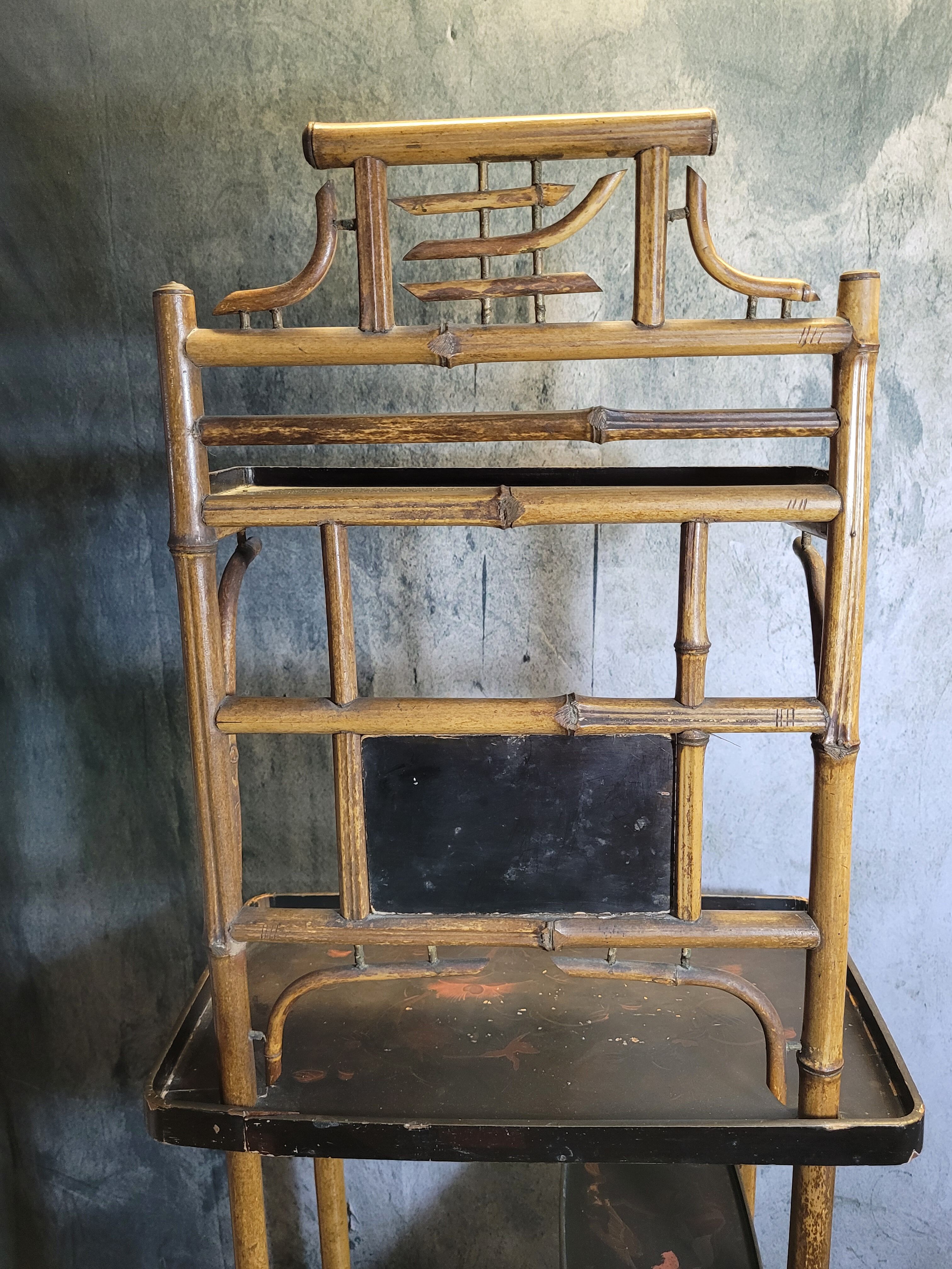 Shelf in bamboo and asian lacquer