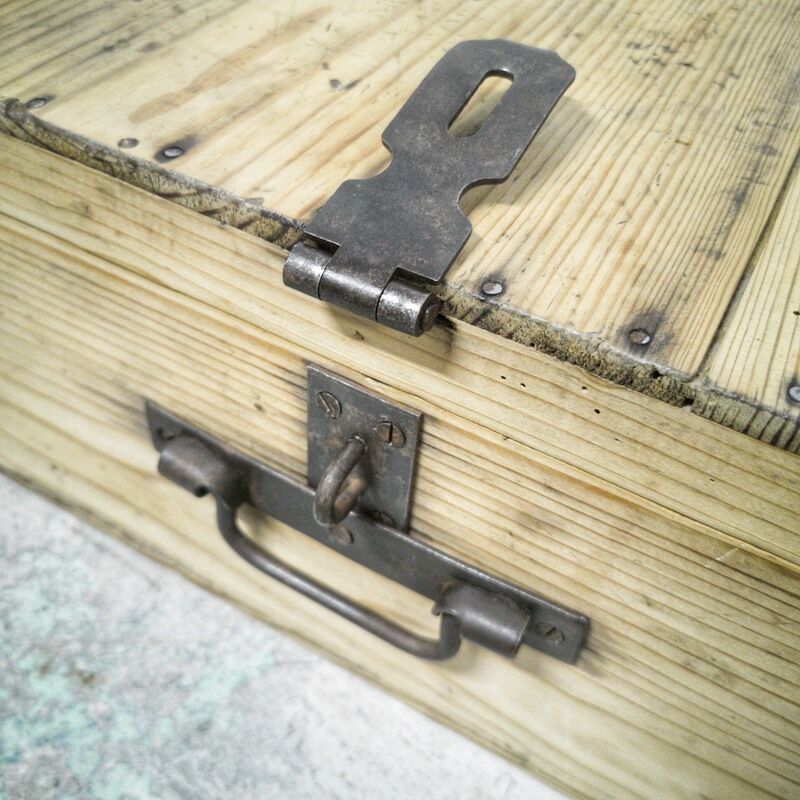 Caisse en bois brut
