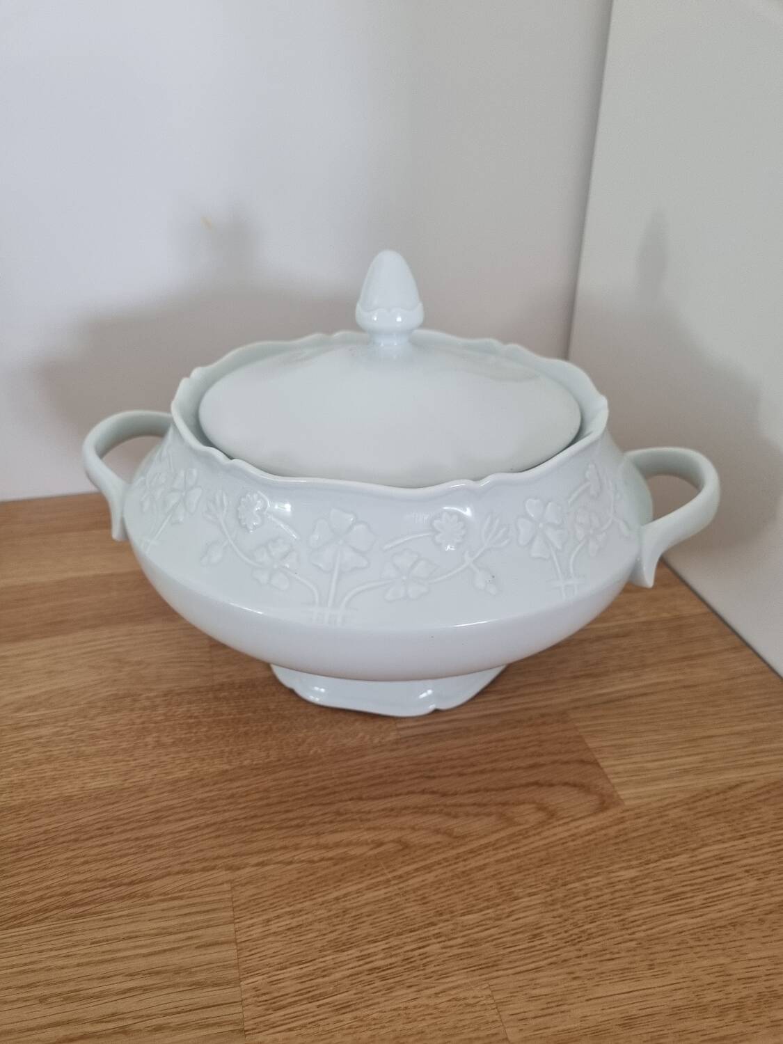 Porcelain tureen
