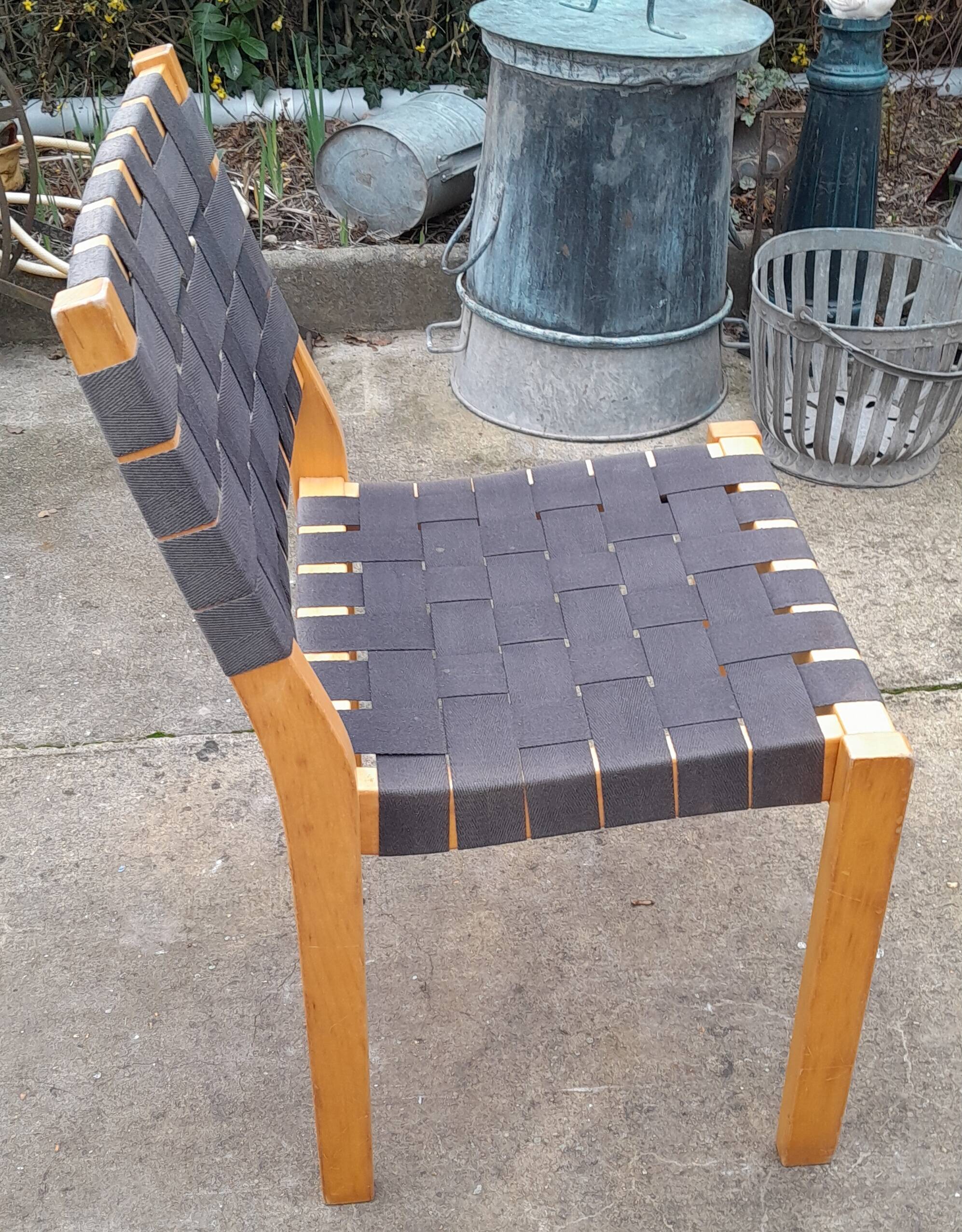 chaise alvar aalto modele 611 pour artec