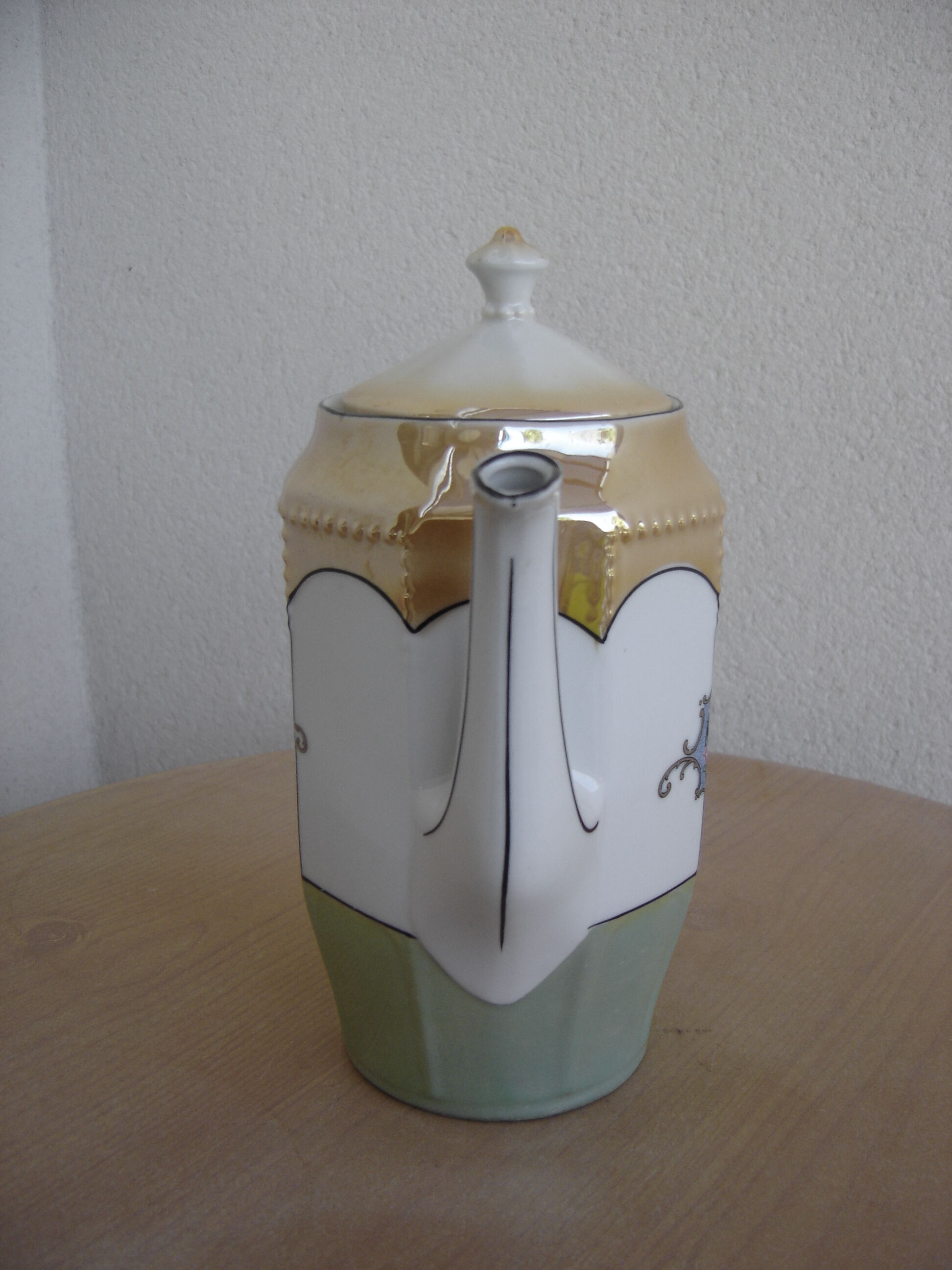 Fine porcelain coffee maker
