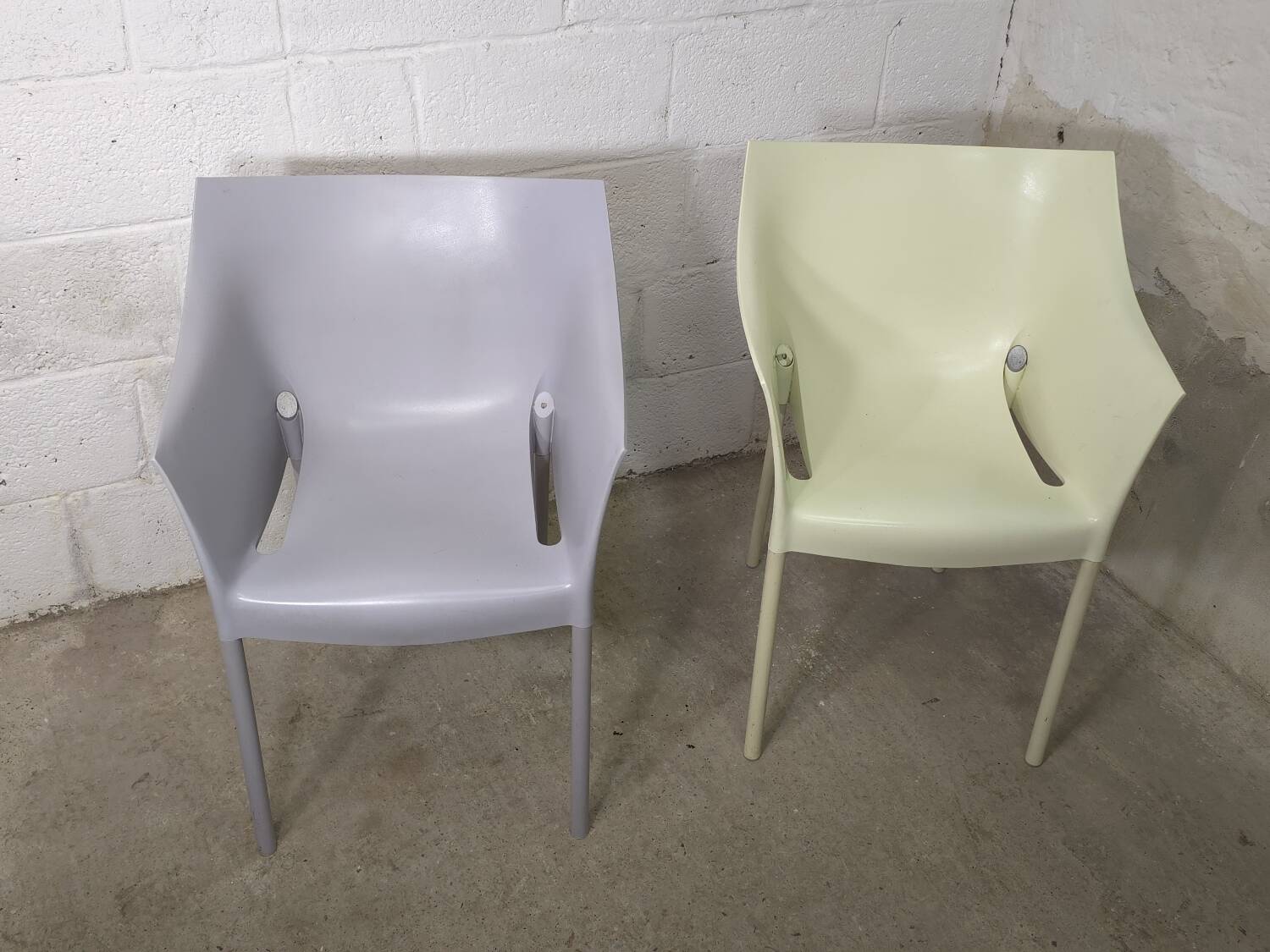 Paire de chaises petits fauteuil Kartell Dr. No Philippe Stark