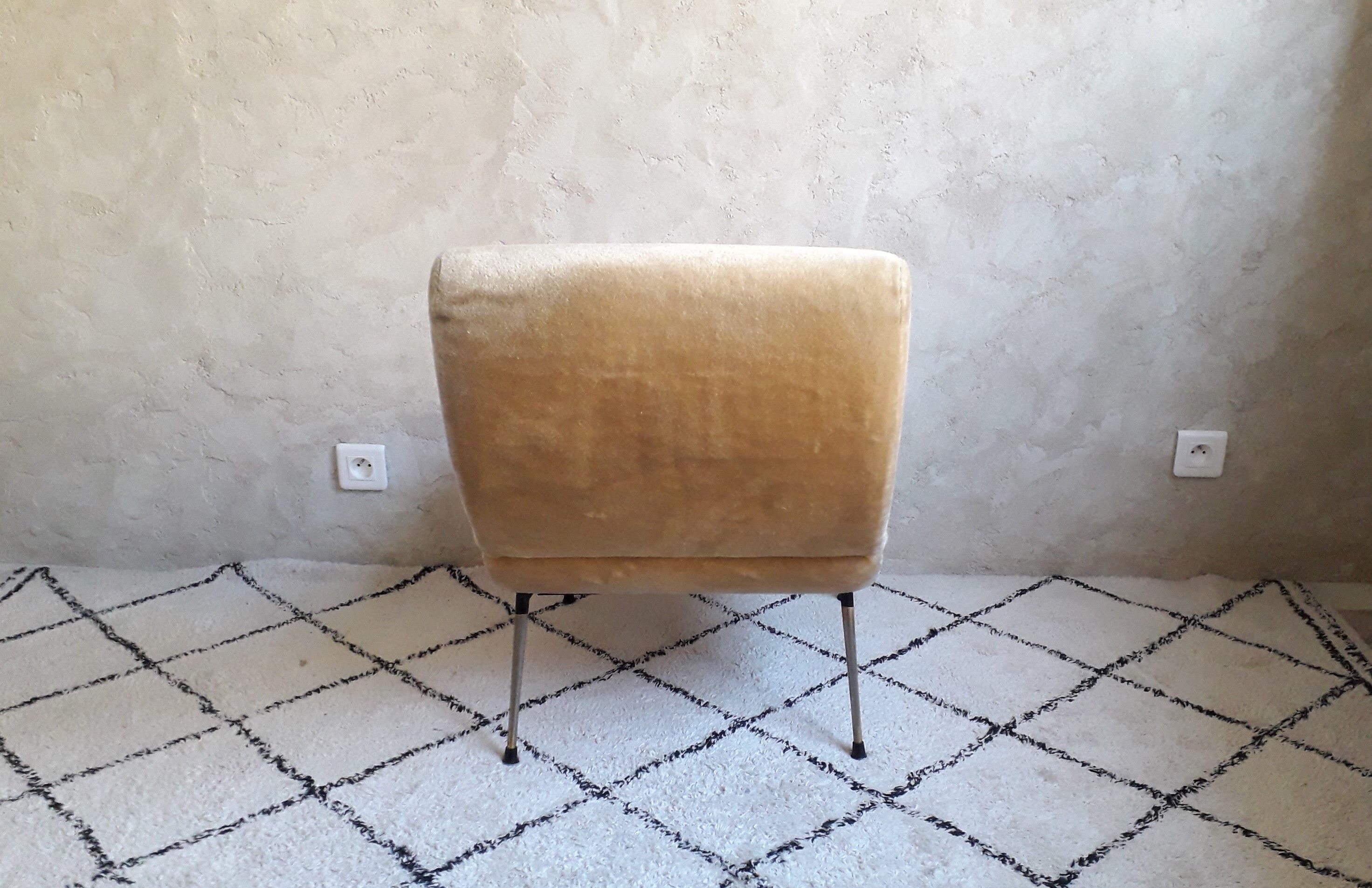 Pelfran chair, Kiss model