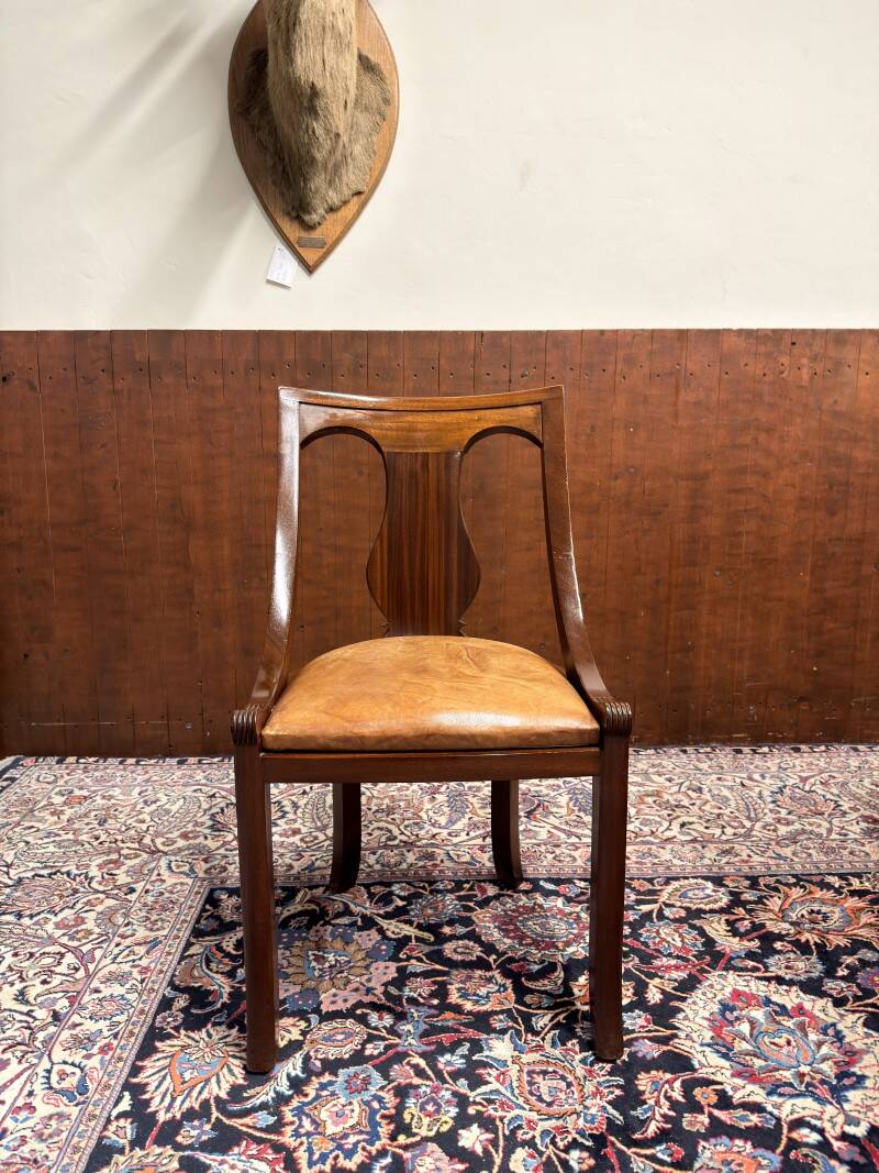 Bureau anglais classique avec chaise de bureau
